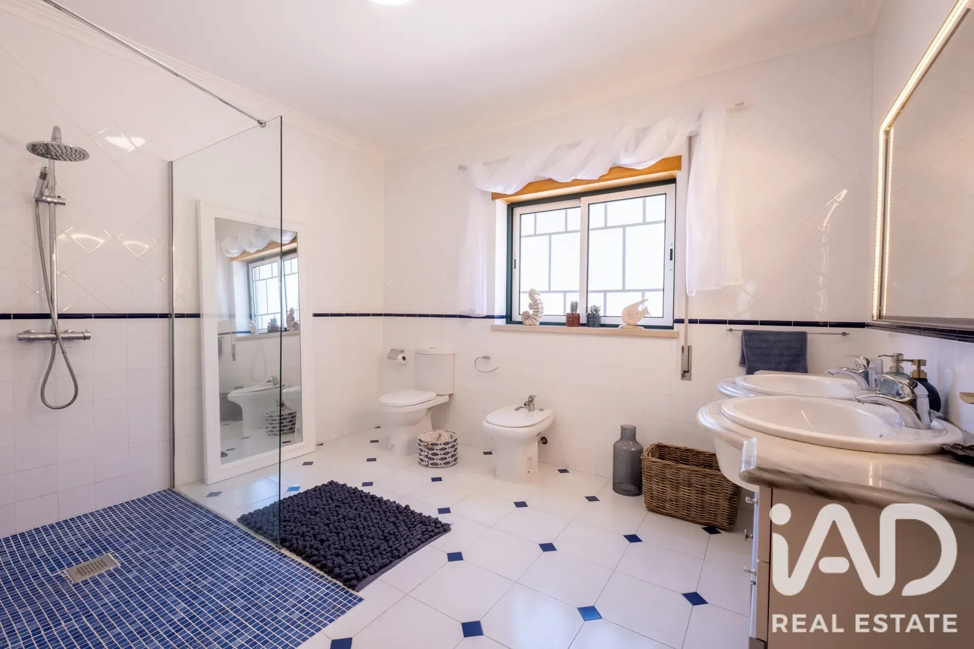 Contemporary 4-Bedroom House with Gym and Gardens in Pataias, Portugal - View image 20 of 39