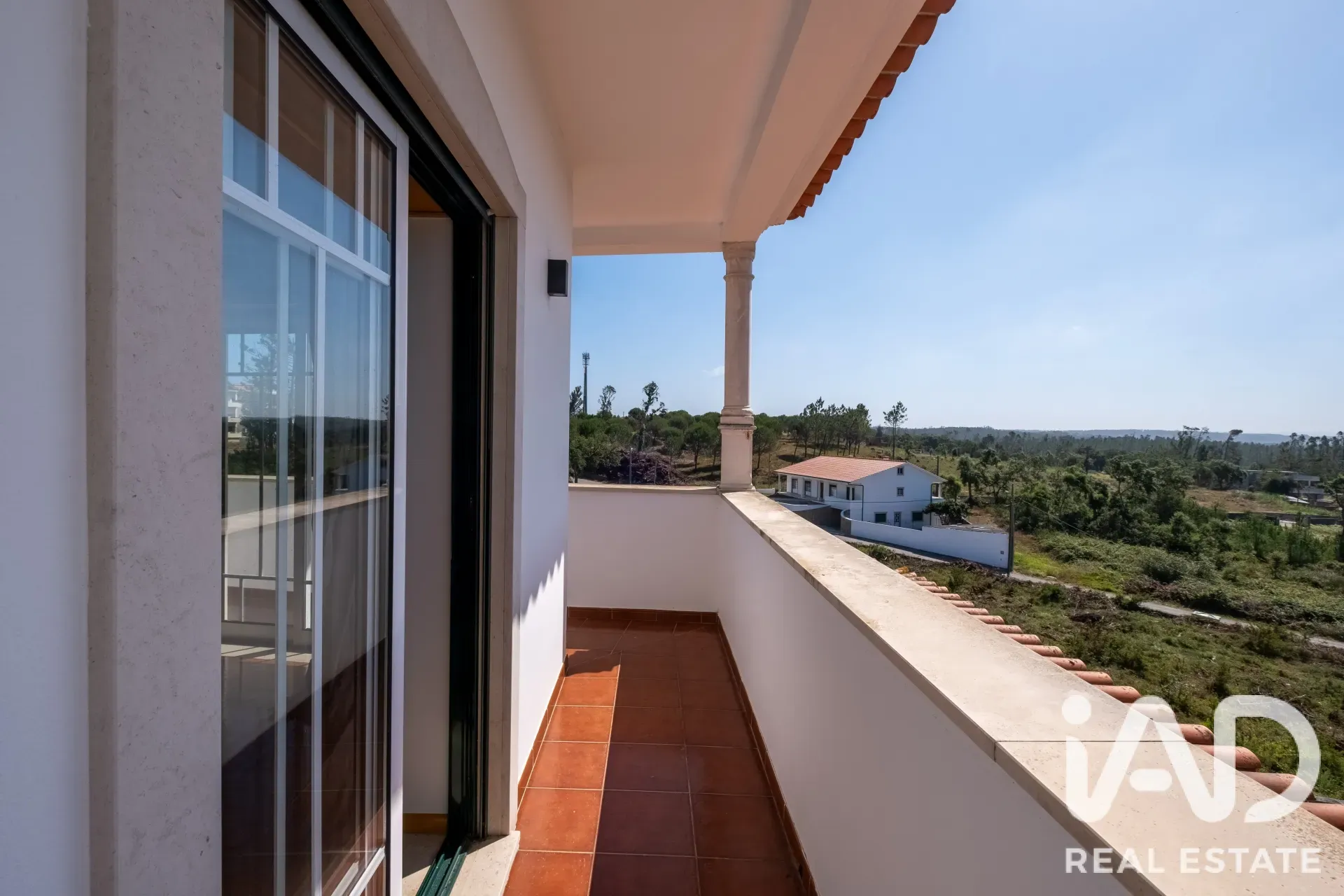Contemporary 4-Bedroom House with Gym and Gardens in Pataias, Portugal - View image 32 of 39