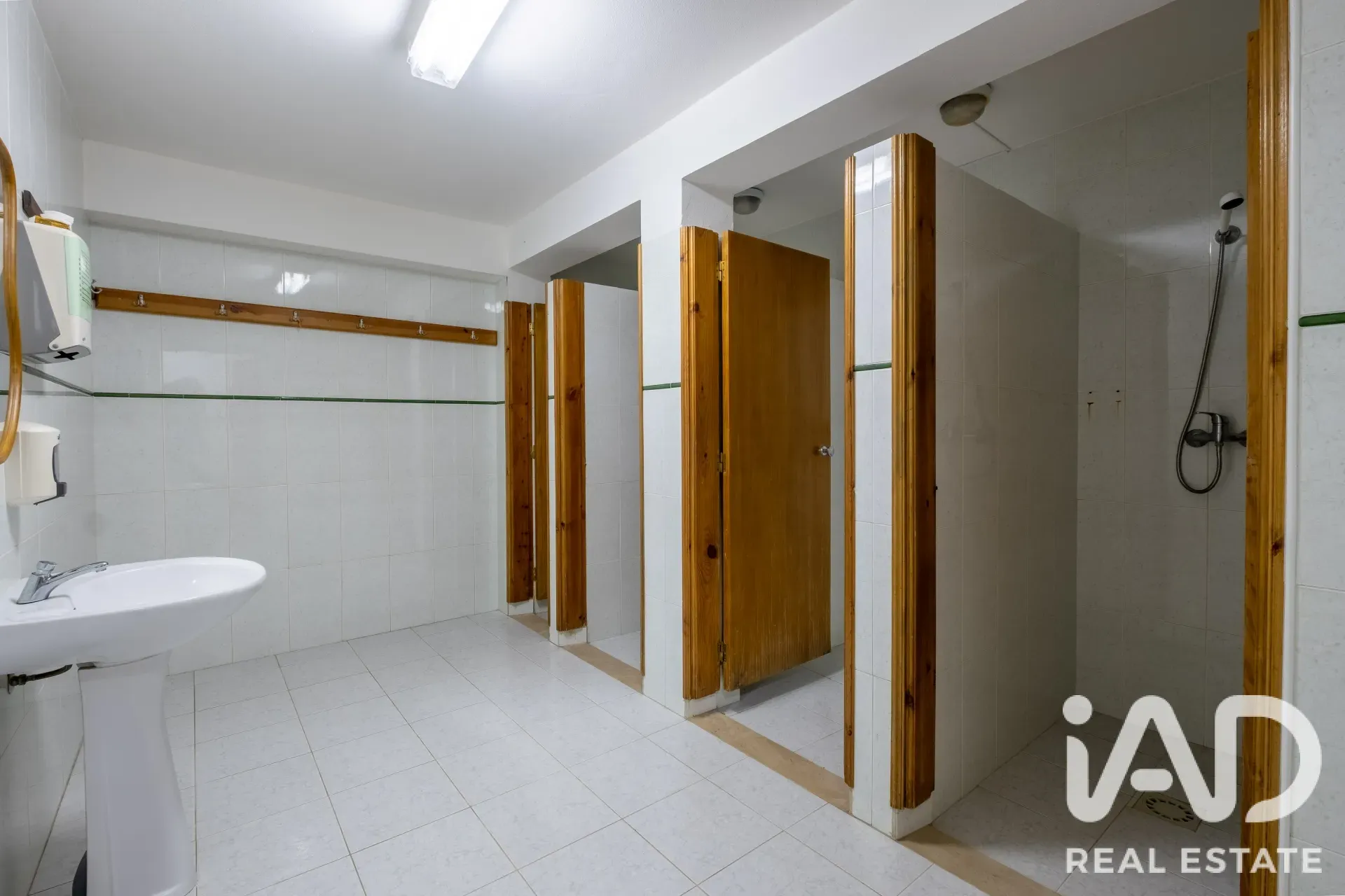 Contemporary 4-Bedroom House with Gym and Gardens in Pataias, Portugal - View image 35 of 39