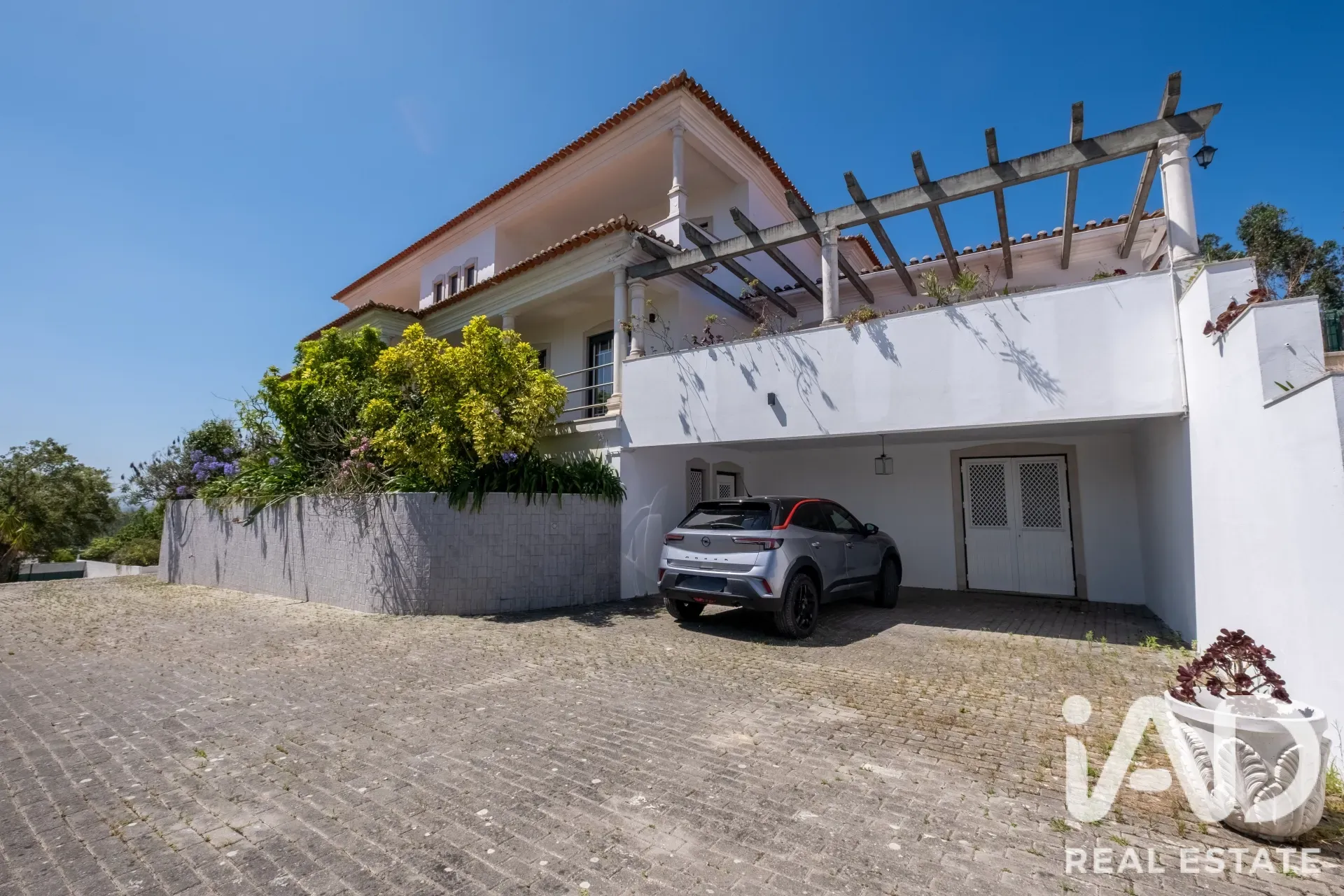 Contemporary 4-Bedroom House with Gym and Gardens in Pataias, Portugal - View image 36 of 39