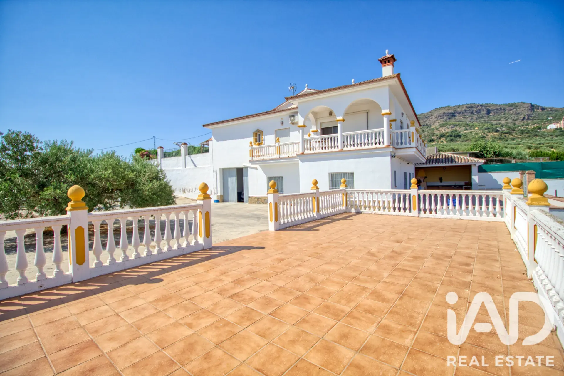 Modern Álora Home with Pool and Expansive Garden on Spacious Lot - Image 5