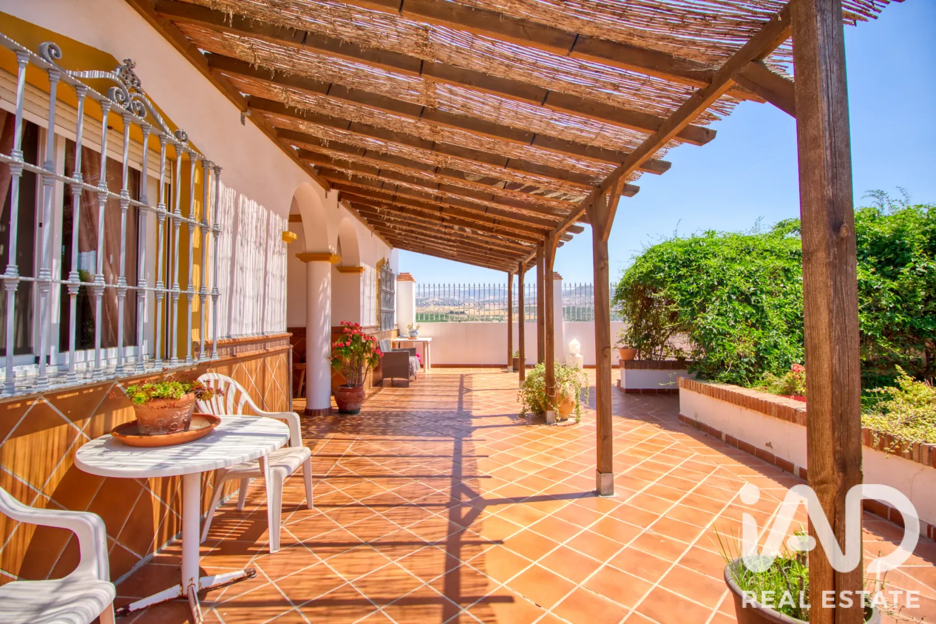 Modern Álora Home with Pool and Expansive Garden on Spacious Lot - View image 13 of 34