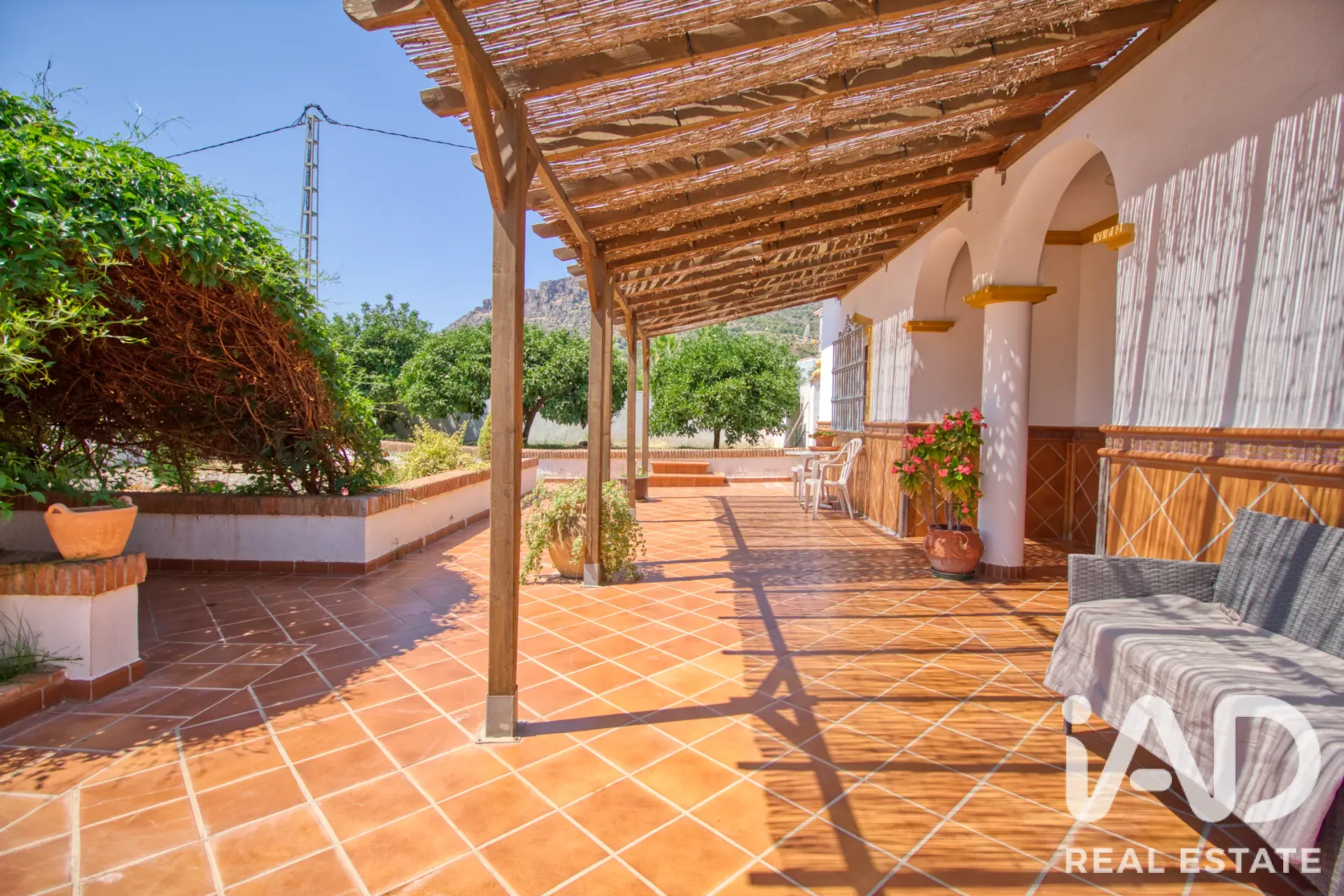 Modern Álora Home with Pool and Expansive Garden on Spacious Lot - View image 14 of 34