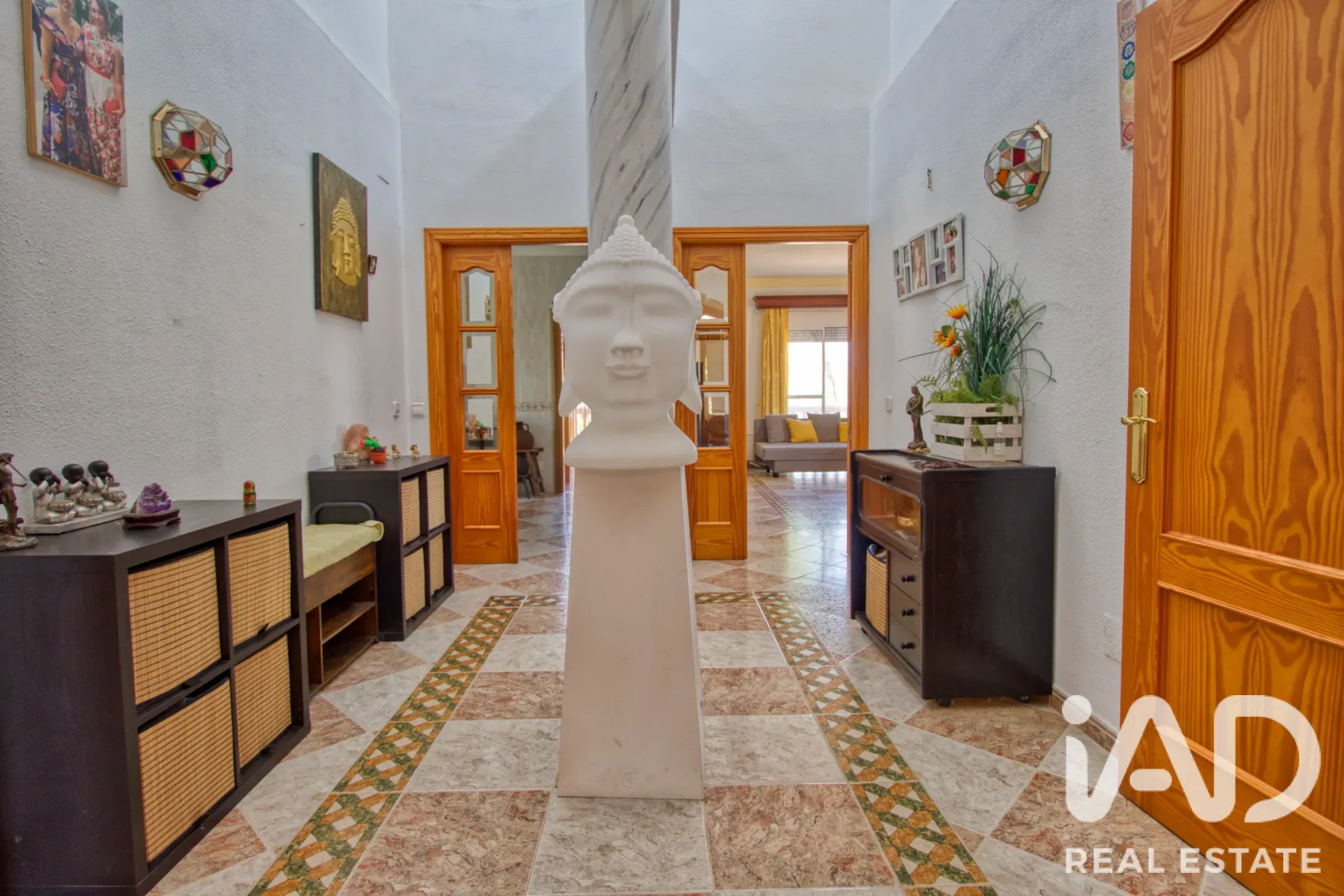 Modern Álora Home with Pool and Expansive Garden on Spacious Lot - View image 15 of 34