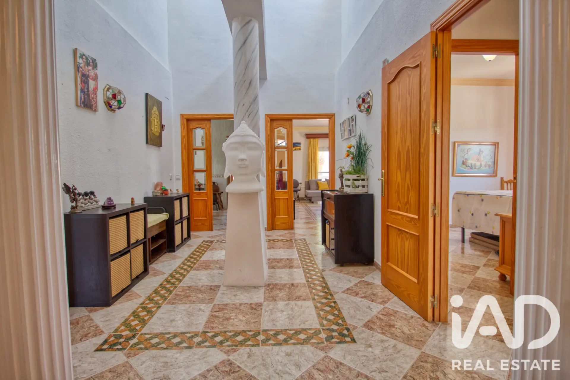 Modern Álora Home with Pool and Expansive Garden on Spacious Lot - View image 16 of 34