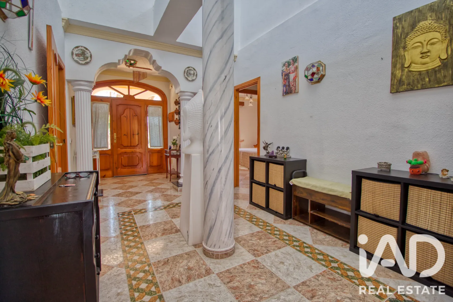 Modern Álora Home with Pool and Expansive Garden on Spacious Lot - View image 20 of 34