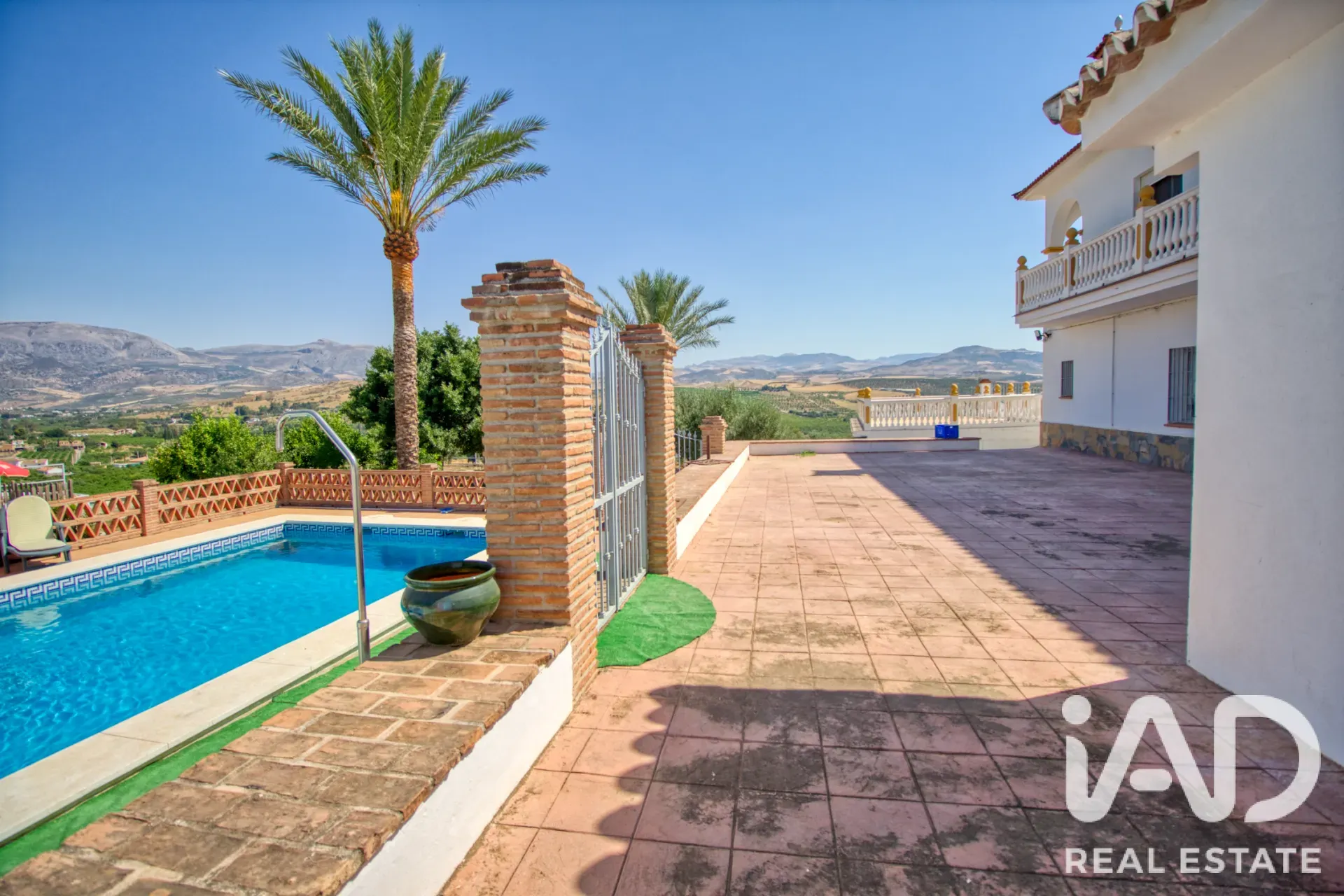 Modern Álora Home with Pool and Expansive Garden on Spacious Lot - View image 21 of 34