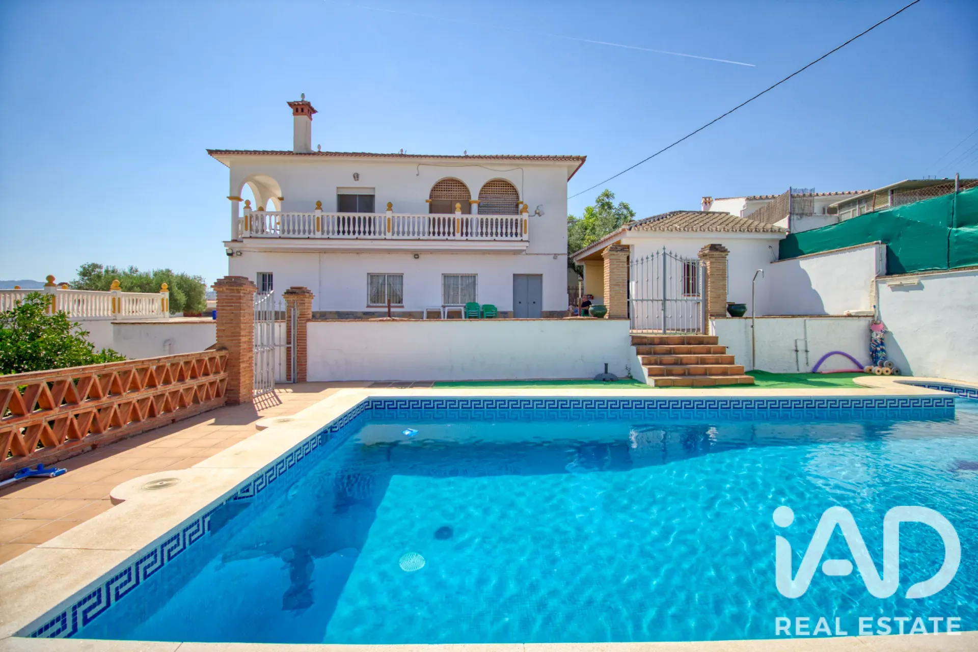 Modern Álora Home with Pool and Expansive Garden on Spacious Lot - View image 22 of 34