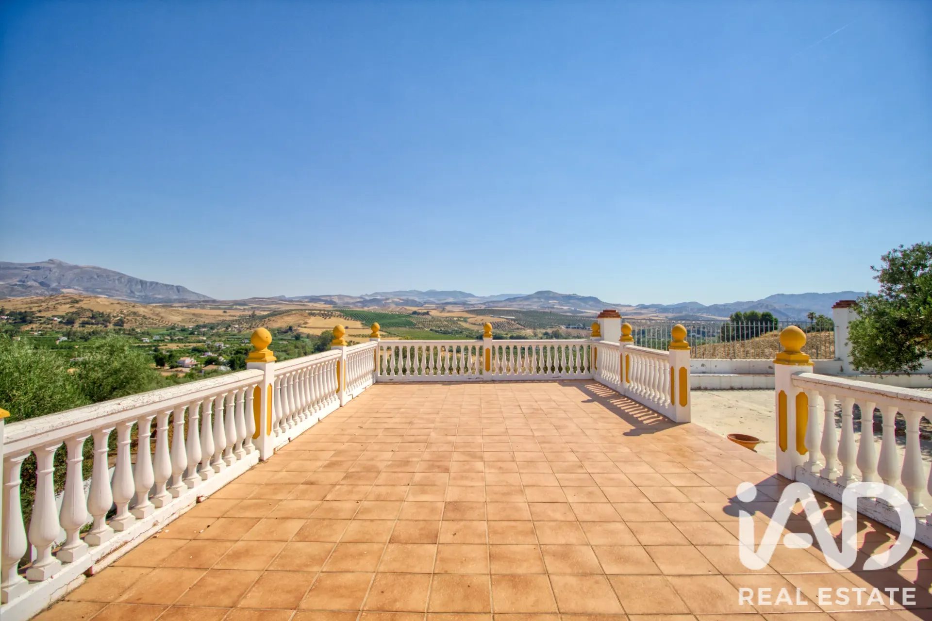 Modern Álora Home with Pool and Expansive Garden on Spacious Lot - View image 26 of 34