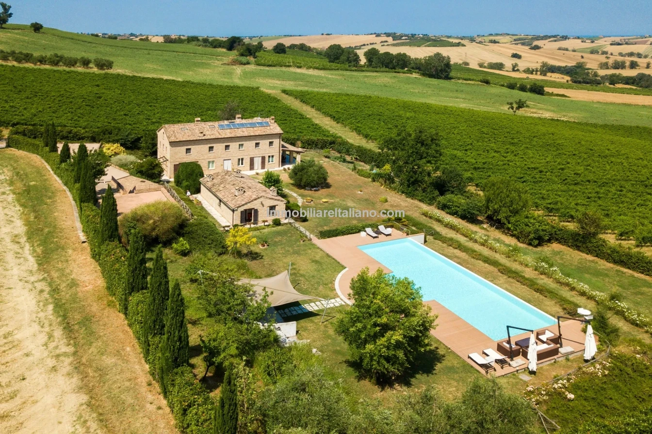 Villa exclusive de 7 chambres avec piscine et maison d'hôtes à Jesi, Italie - Image 1