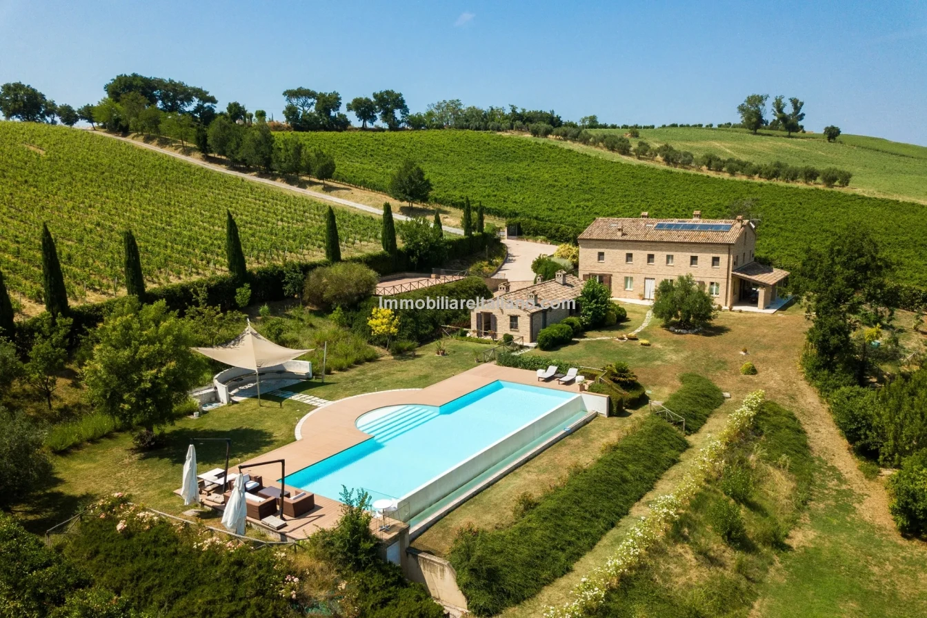 Villa exclusive de 7 chambres avec piscine et maison d'hôtes à Jesi, Italie - Image 2