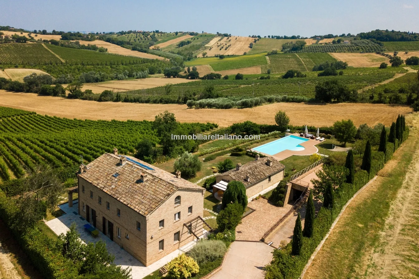Villa exclusive de 7 chambres avec piscine et maison d'hôtes à Jesi, Italie - Image 3