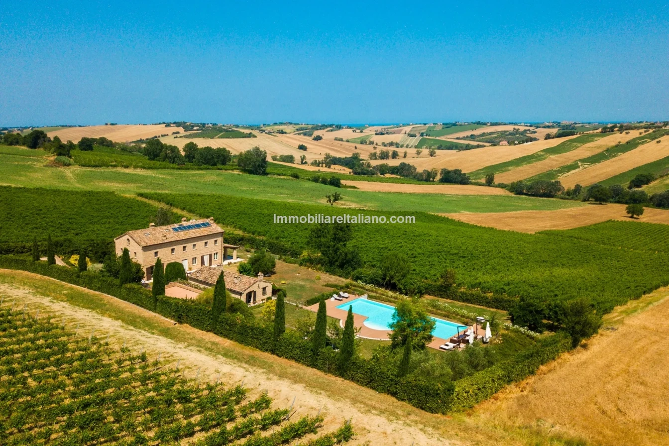 Villa exclusive de 7 chambres avec piscine et maison d'hôtes à Jesi, Italie - Image 4