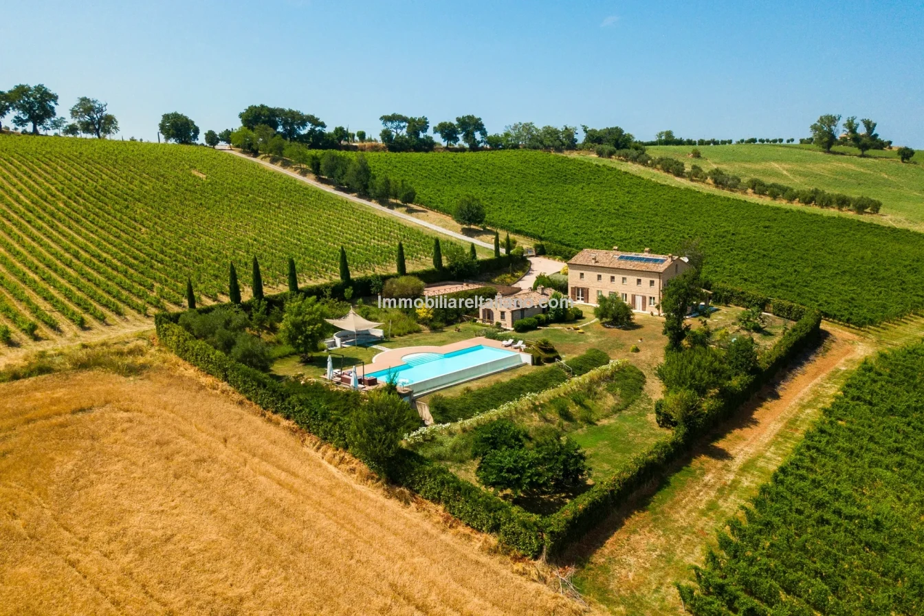Villa exclusive de 7 chambres avec piscine et maison d'hôtes à Jesi, Italie - Voir l'image 6 sur 56