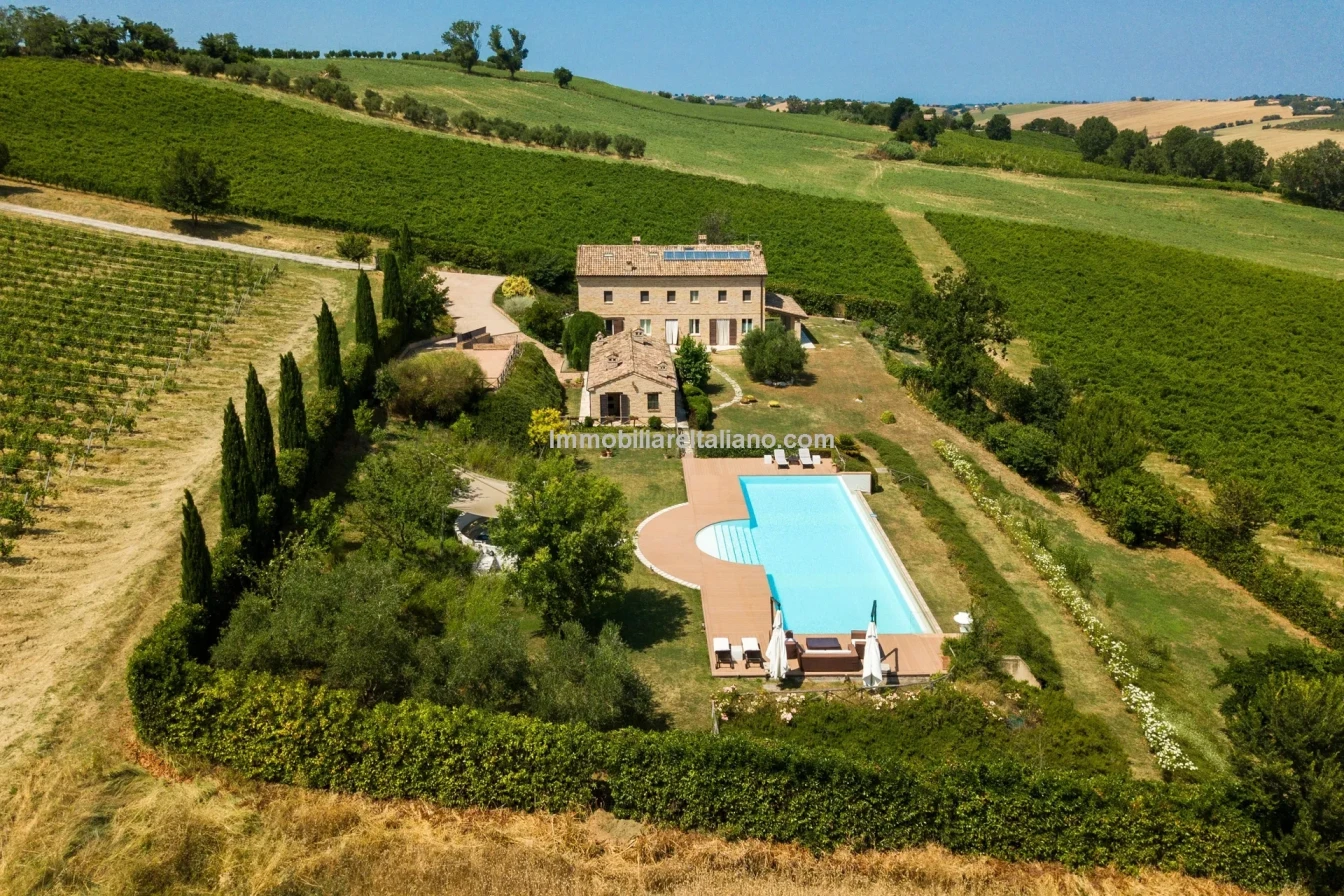 Villa exclusive de 7 chambres avec piscine et maison d'hôtes à Jesi, Italie - Voir l'image 7 sur 56