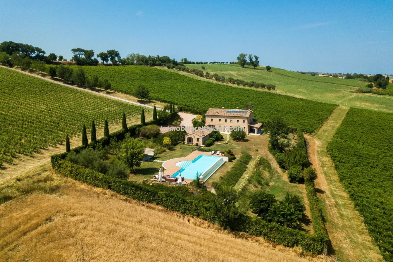 Villa exclusive de 7 chambres avec piscine et maison d'hôtes à Jesi, Italie - Voir l'image 8 sur 56