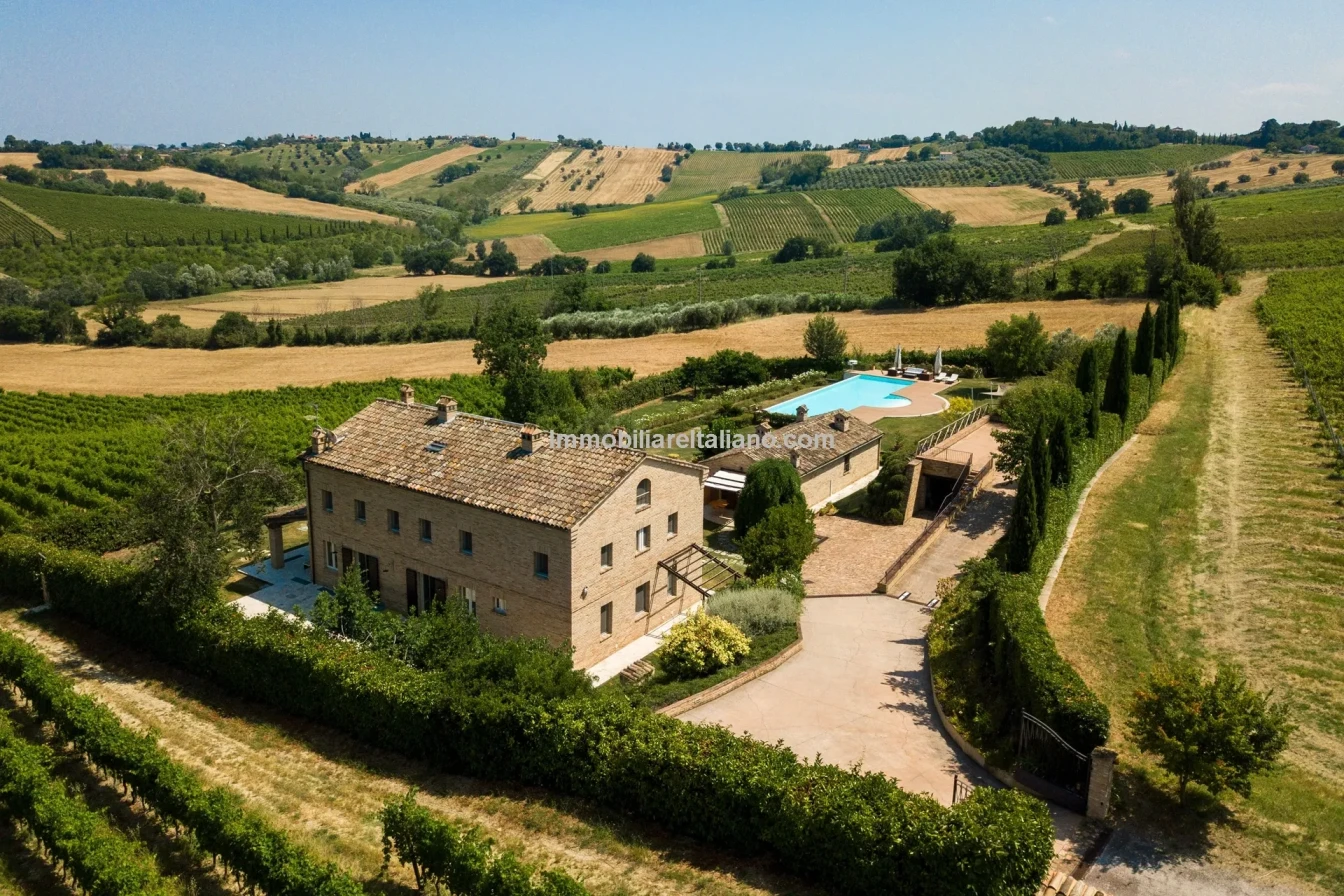 Villa exclusive de 7 chambres avec piscine et maison d'hôtes à Jesi, Italie - Voir l'image 11 sur 56