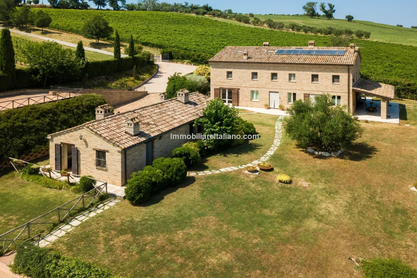 Villa exclusive de 7 chambres avec piscine et maison d'hôtes à Jesi, Italie - Voir l'image 12 sur 56