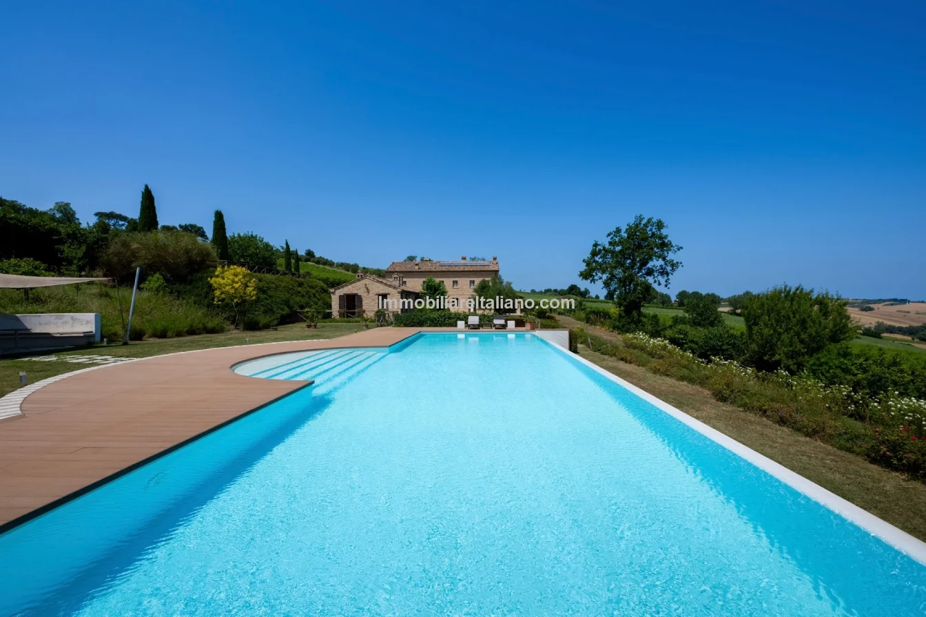 Villa exclusive de 7 chambres avec piscine et maison d'hôtes à Jesi, Italie - Voir l'image 14 sur 56
