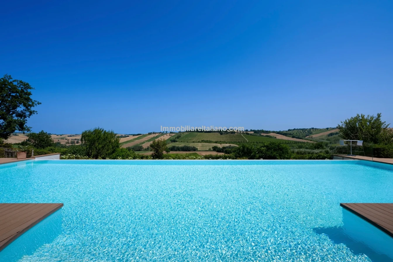 Villa exclusive de 7 chambres avec piscine et maison d'hôtes à Jesi, Italie - Voir l'image 17 sur 56
