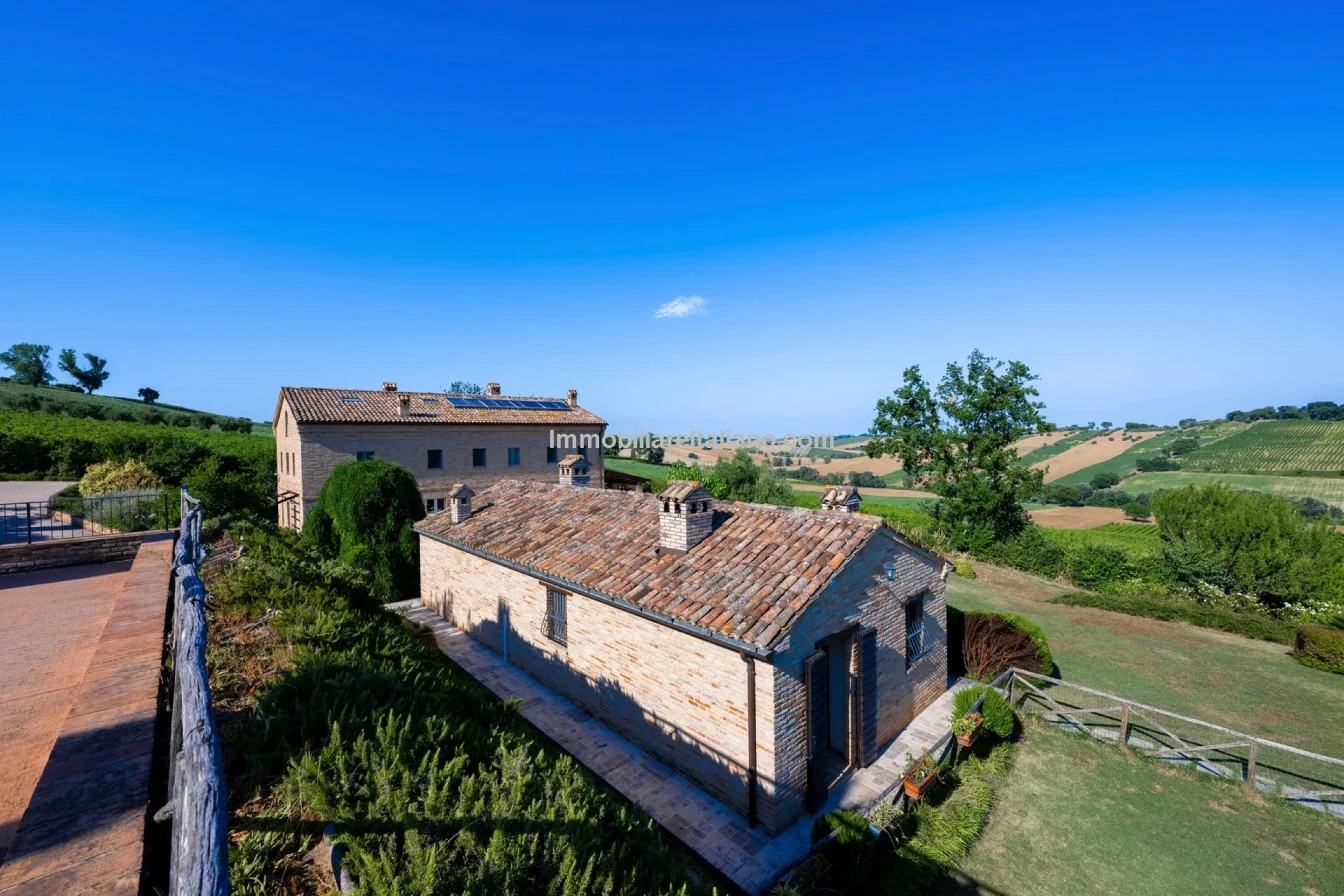 Villa exclusive de 7 chambres avec piscine et maison d'hôtes à Jesi, Italie - Voir l'image 21 sur 56