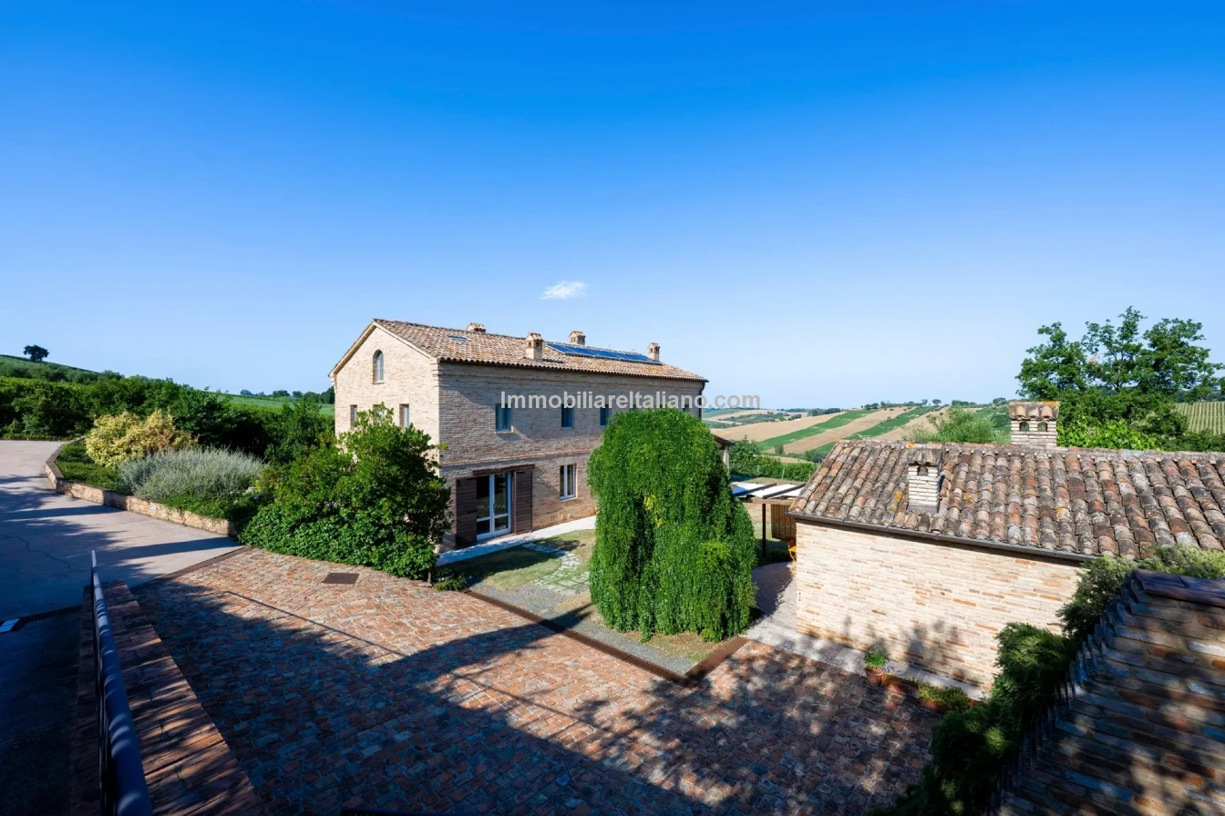 Villa exclusive de 7 chambres avec piscine et maison d'hôtes à Jesi, Italie - Voir l'image 22 sur 56