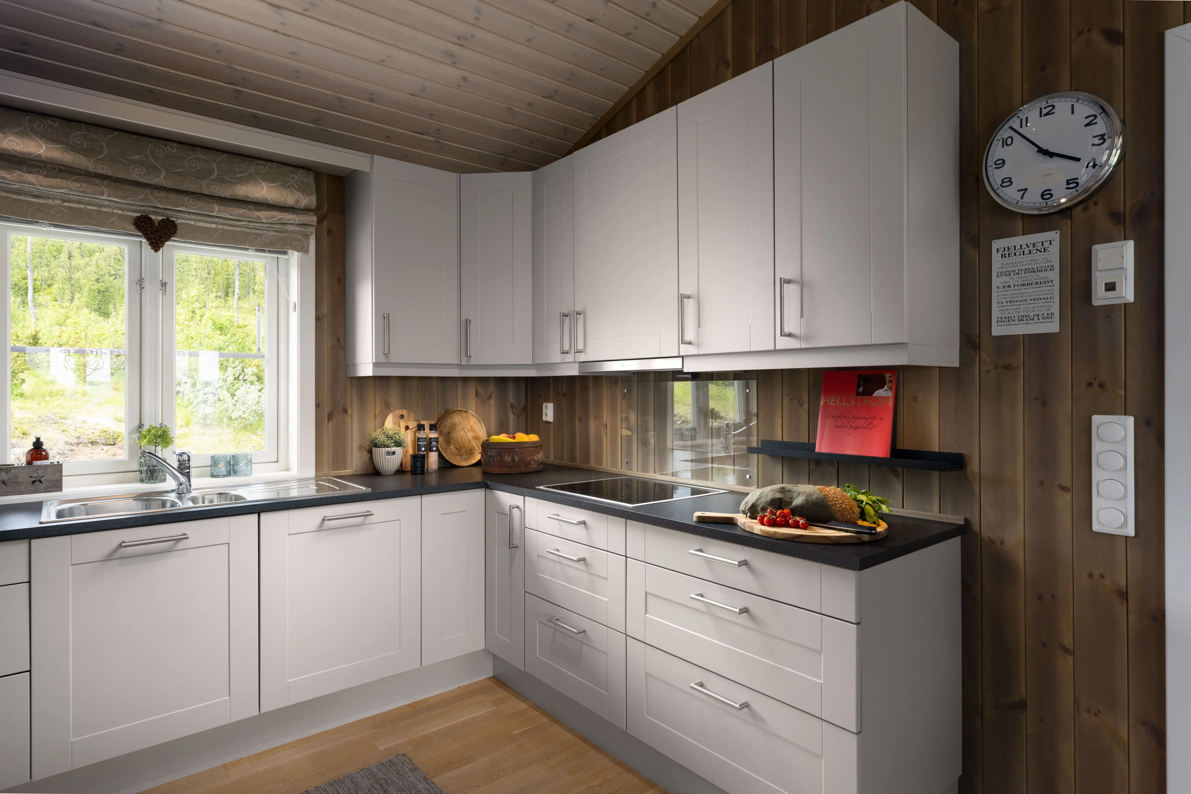 Modern 3-Bedroom Cabin with Expansive Terrace in Scenic Bualie, Norway - View image 14 of 37