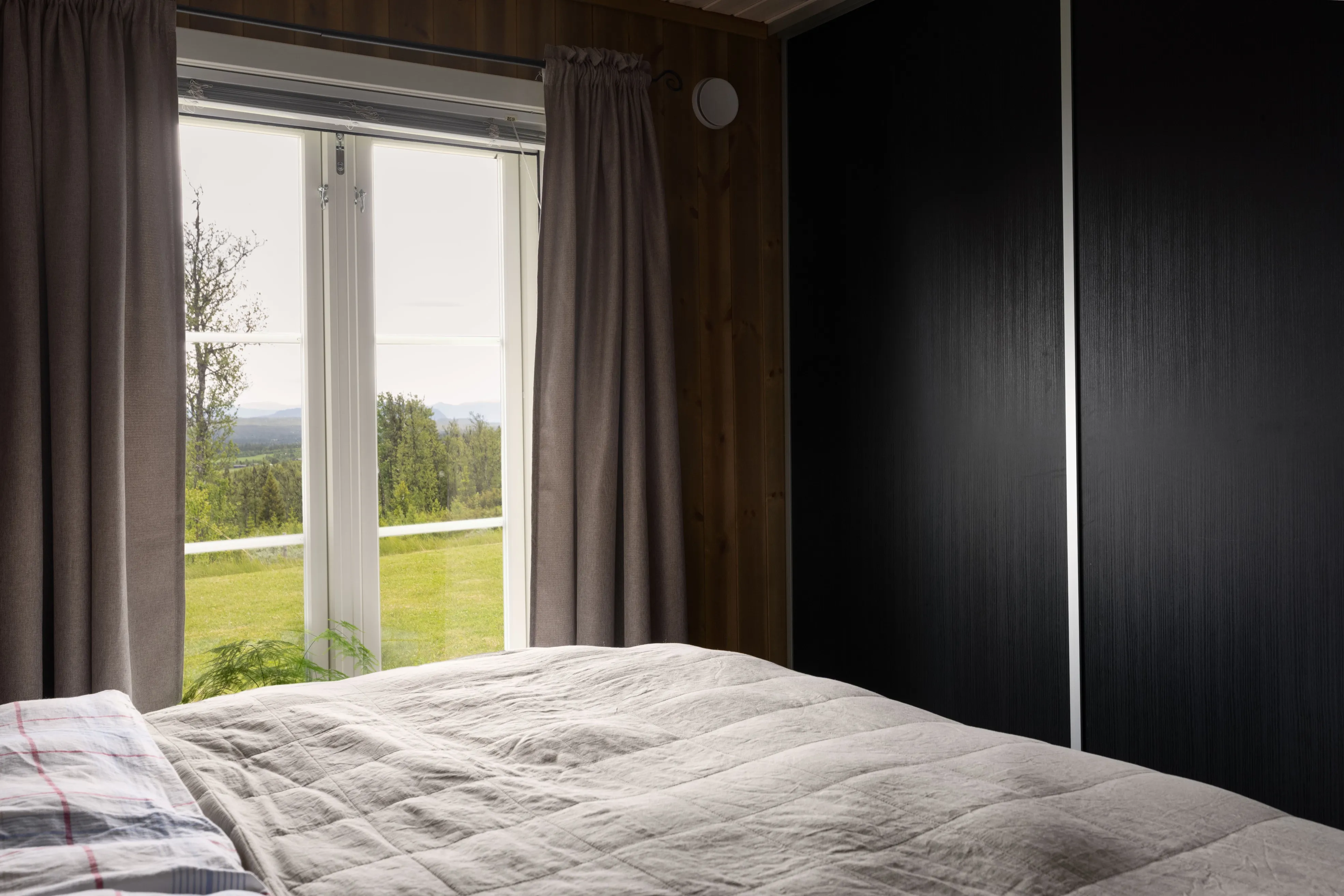 Modern 3-Bedroom Cabin with Expansive Terrace in Scenic Bualie, Norway - View image 17 of 37