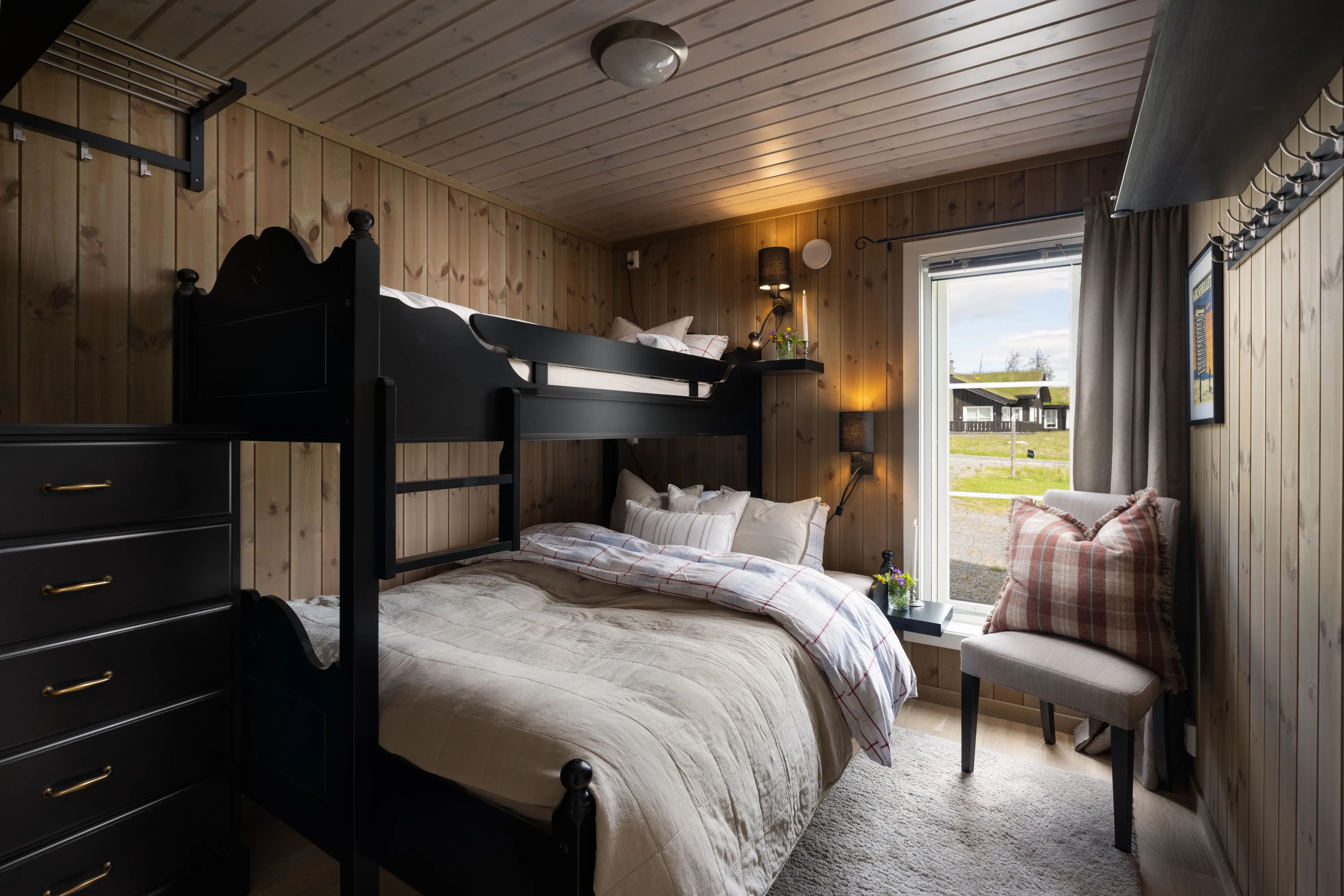 Modern 3-Bedroom Cabin with Expansive Terrace in Scenic Bualie, Norway - View image 18 of 37