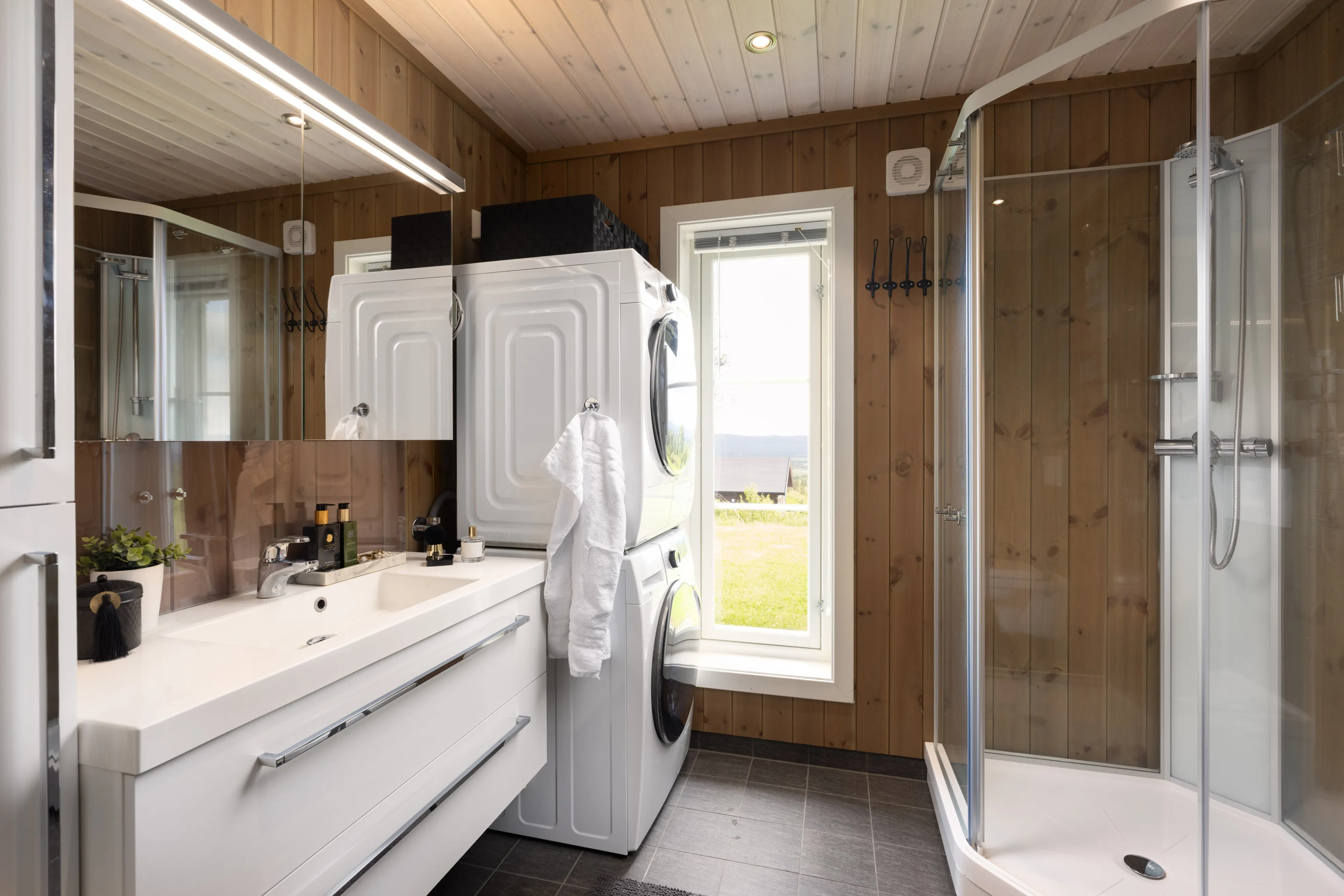 Modern 3-Bedroom Cabin with Expansive Terrace in Scenic Bualie, Norway - View image 19 of 37