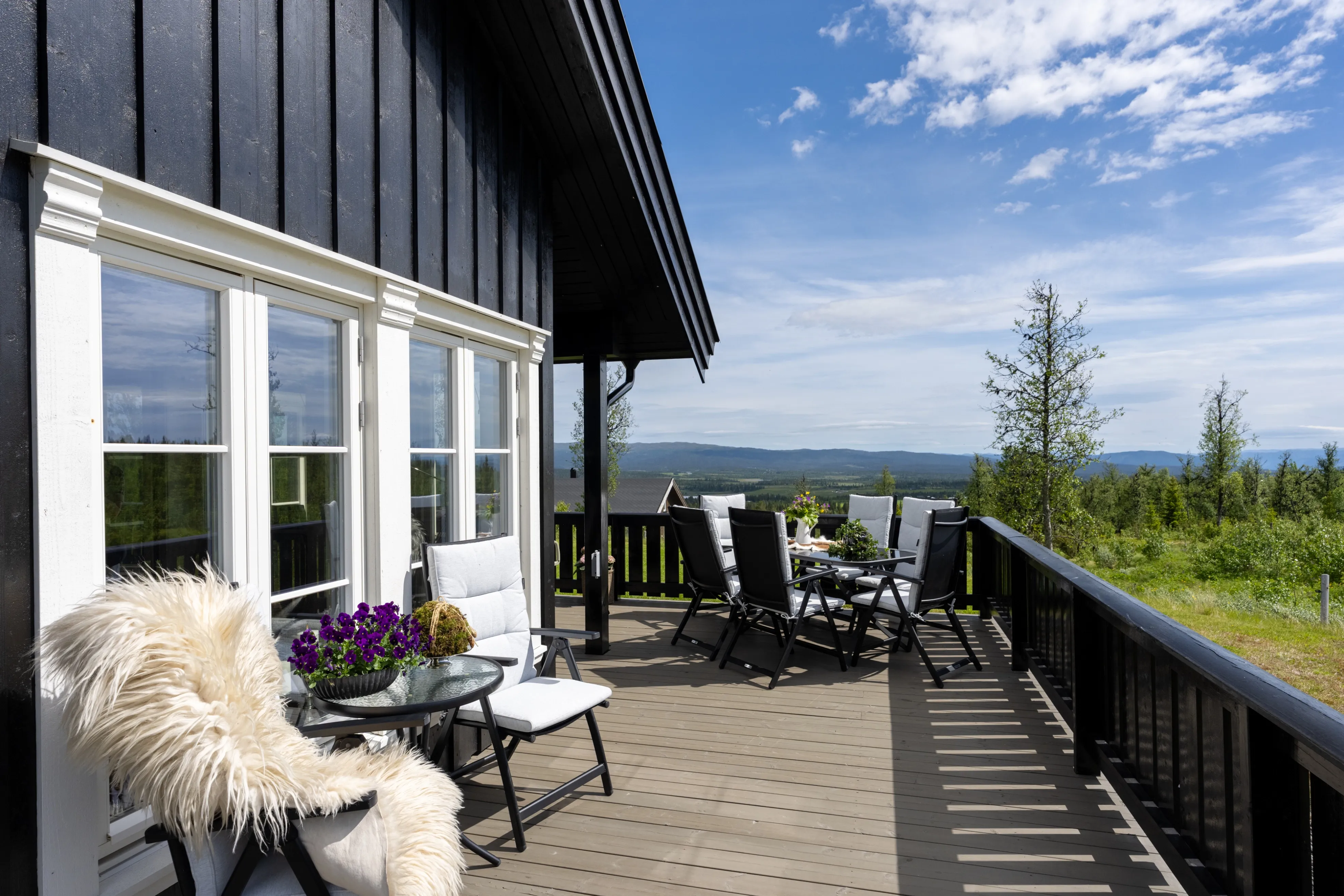 Modern 3-Bedroom Cabin with Expansive Terrace in Scenic Bualie, Norway - View image 27 of 37