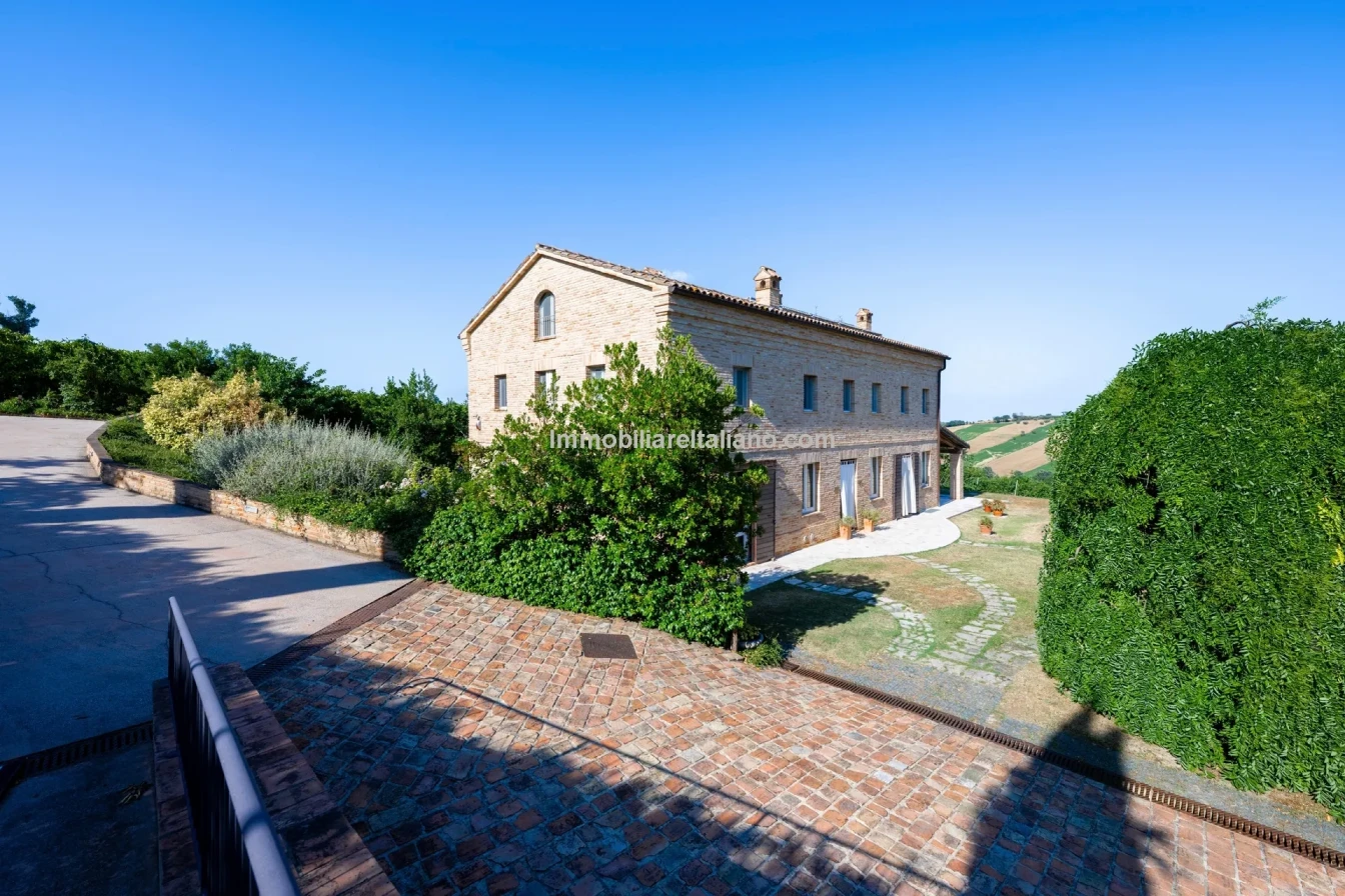 Villa exclusive de 7 chambres avec piscine et maison d'hôtes à Jesi, Italie - Voir l'image 24 sur 56