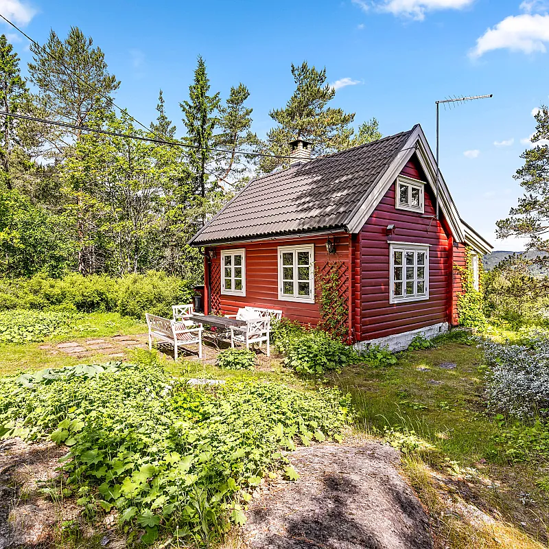 1930s Hakadal Cottage with Expansive Grounds and Terrace