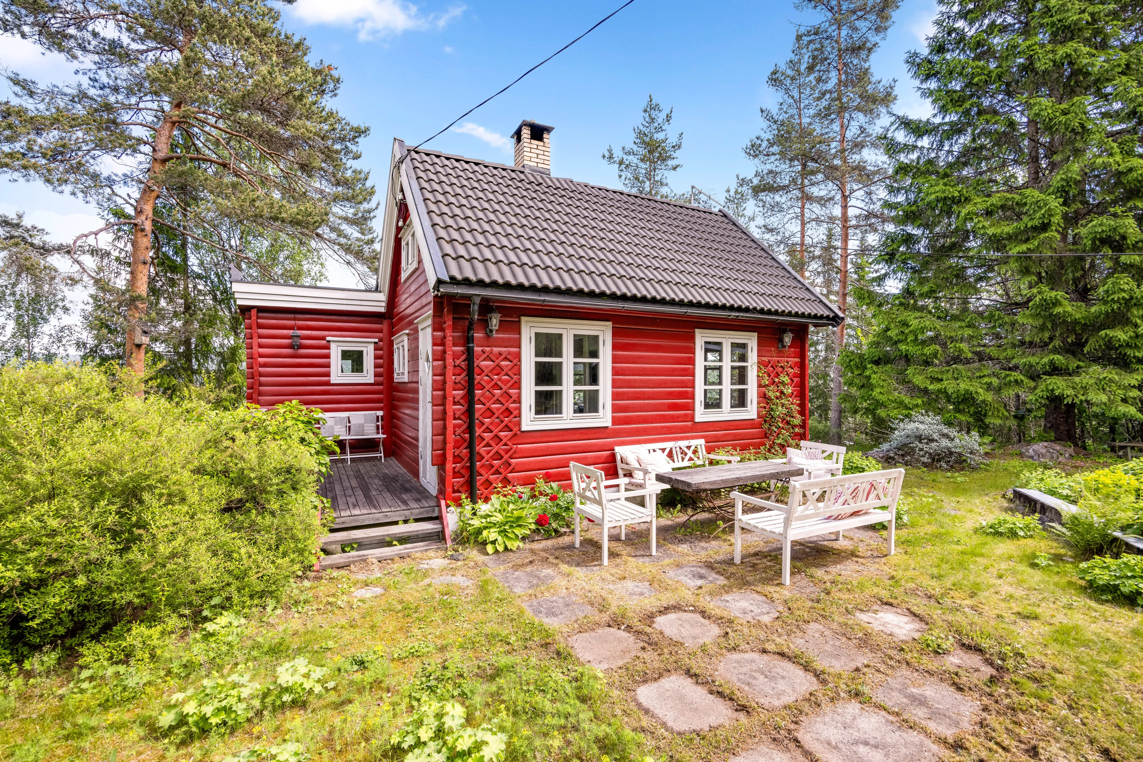 1930s Hakadal Cottage with Expansive Grounds and Terrace - Image 4