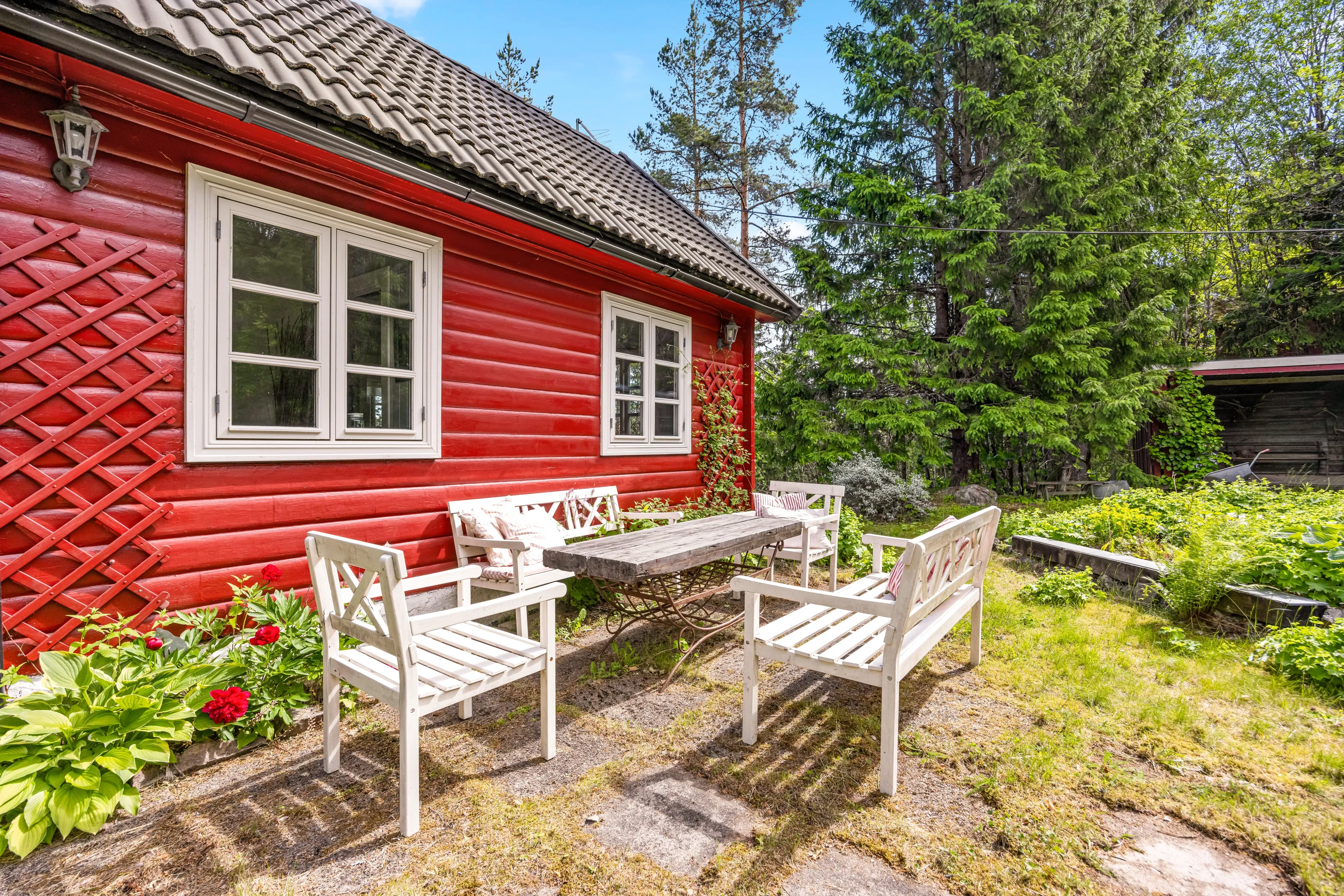 1930s Hakadal Cottage with Expansive Grounds and Terrace - Image 5
