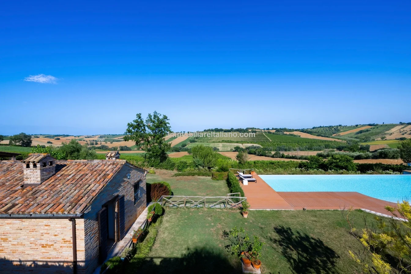Villa exclusive de 7 chambres avec piscine et maison d'hôtes à Jesi, Italie - Voir l'image 26 sur 56
