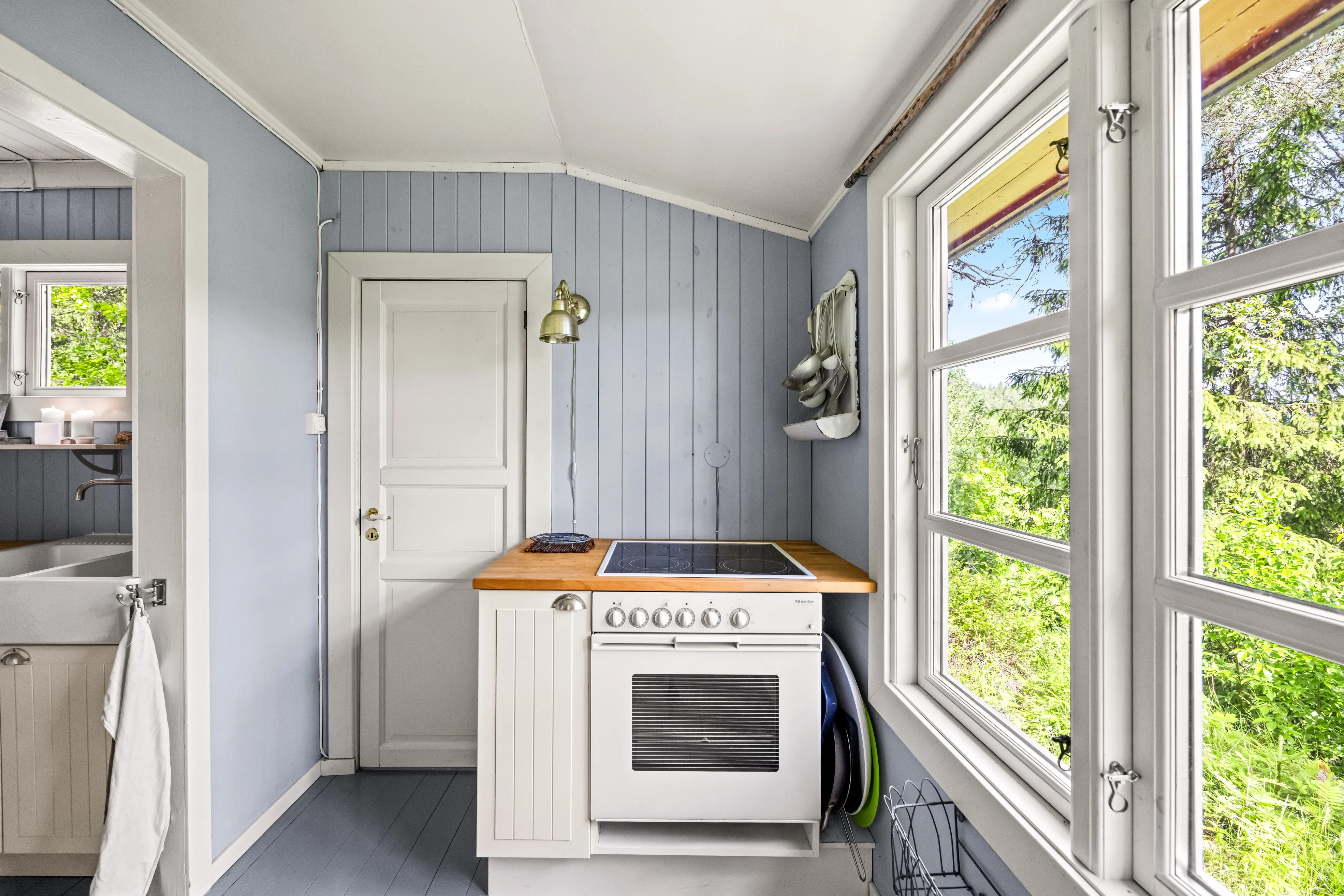 1930s Hakadal Cottage with Expansive Grounds and Terrace - View image 23 of 50