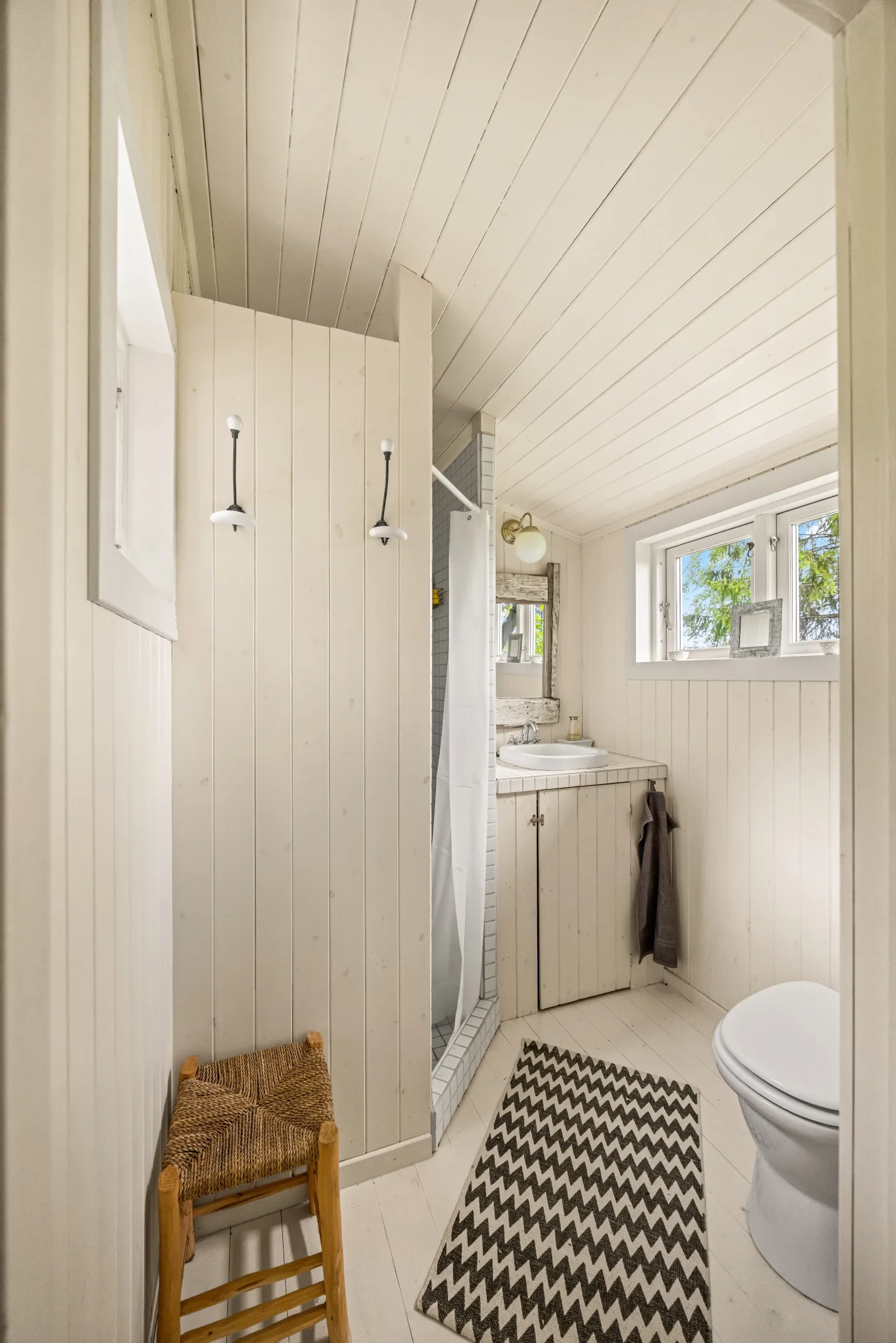 1930s Hakadal Cottage with Expansive Grounds and Terrace - View image 24 of 50