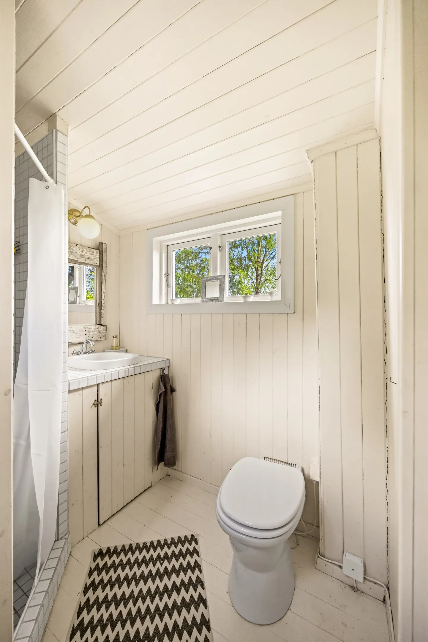 1930s Hakadal Cottage with Expansive Grounds and Terrace - View image 25 of 50