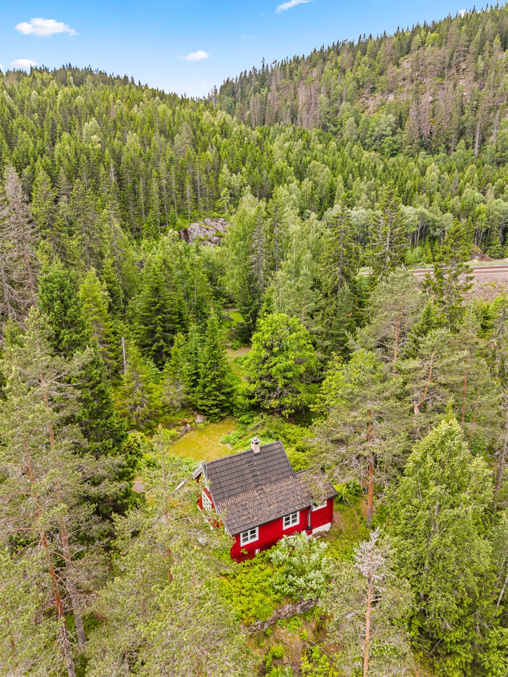 1930s Hakadal Cottage with Expansive Grounds and Terrace - View image 43 of 50