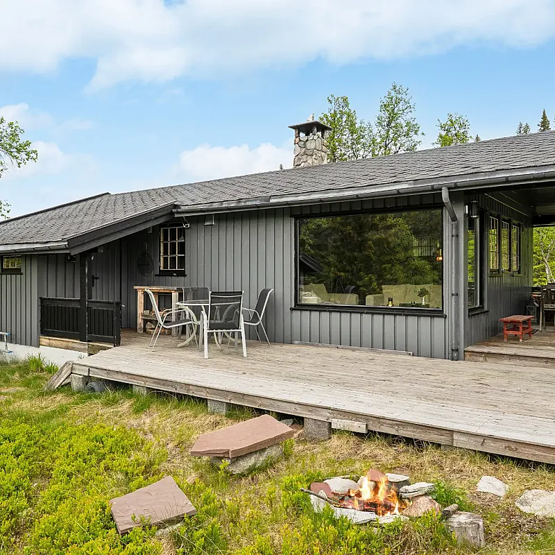 Country House with Garden and Terrace Overlooking Lake, Nore og Uvdal