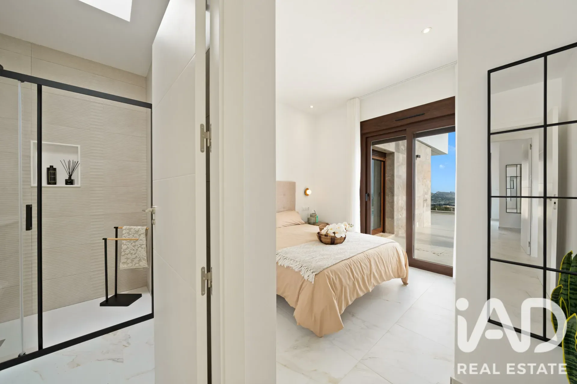 Casa moderna com 3 quartos, piscina e jardim em Polop, Espanha - Ver imagem 18 de 40