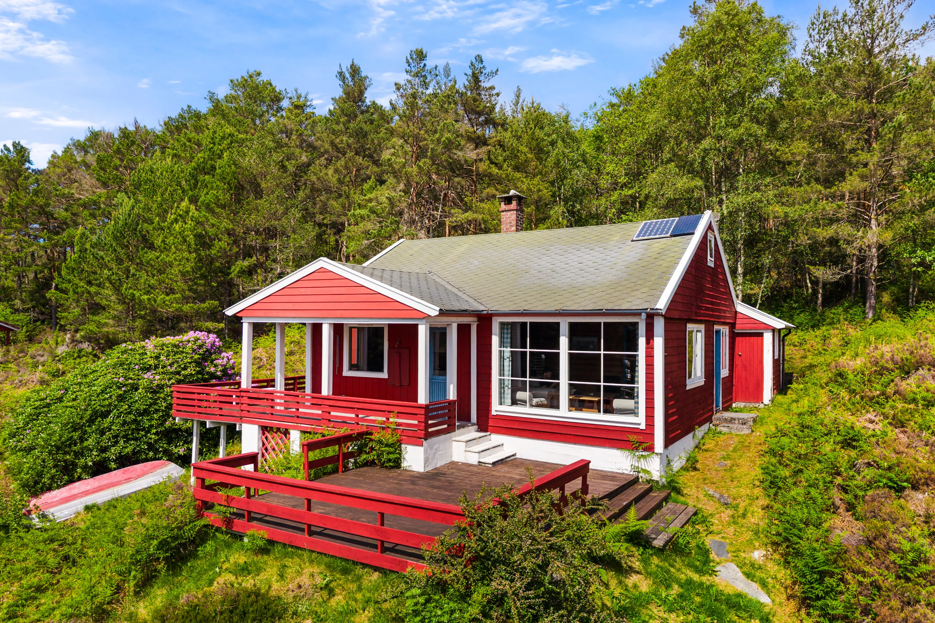 Landsted fra 1950-tallet med stor tomt på Os-kysten i Norge - Vis bilde 7 av 43