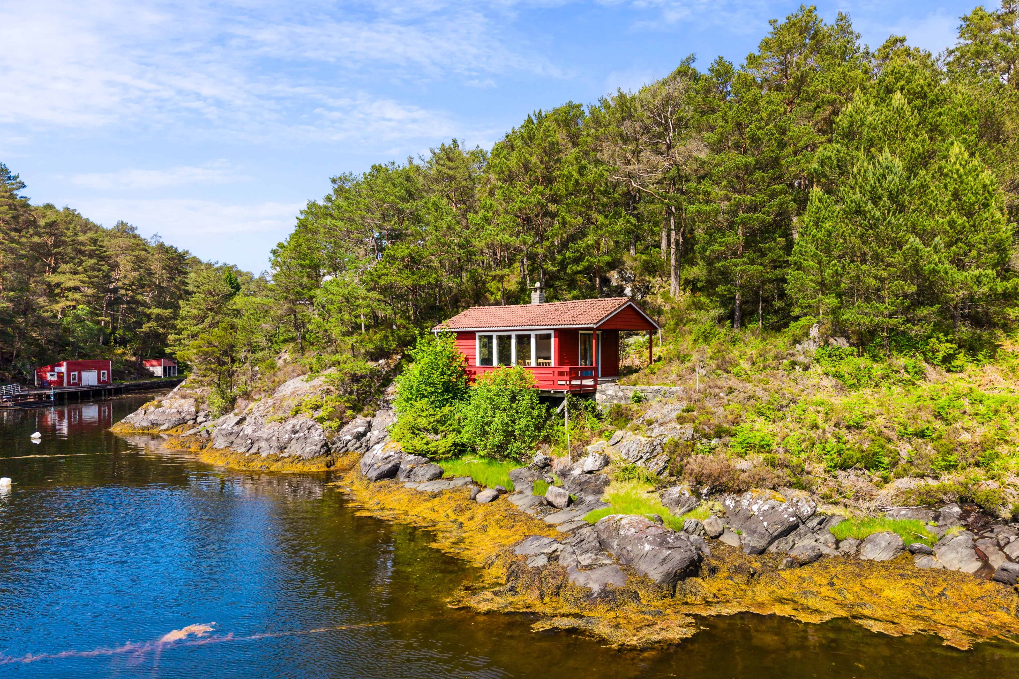 Landsted fra 1950-tallet med stor tomt på Os-kysten i Norge - Vis bilde 30 av 43