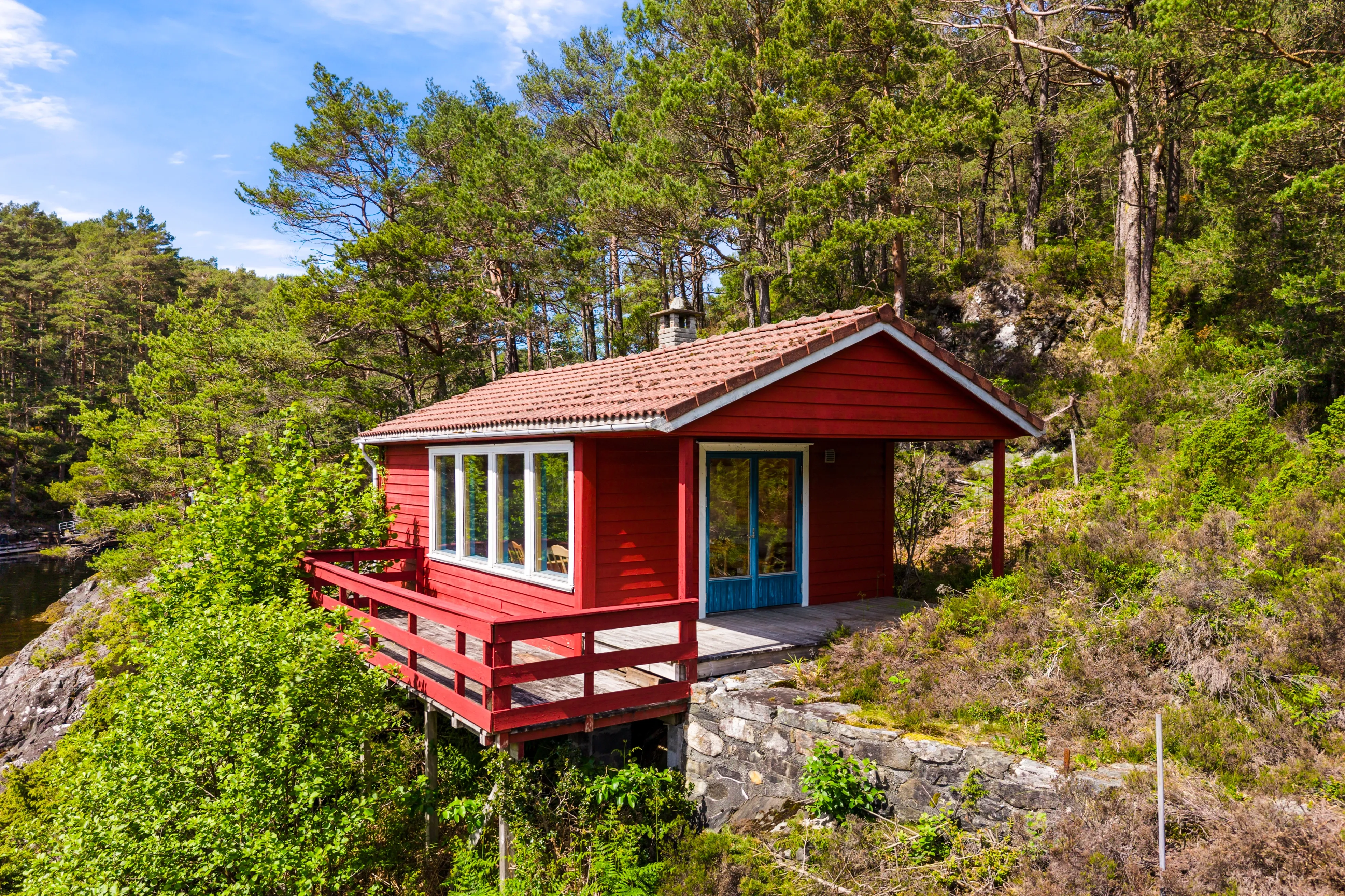 Landsted fra 1950-tallet med stor tomt på Os-kysten i Norge - Vis bilde 32 av 43