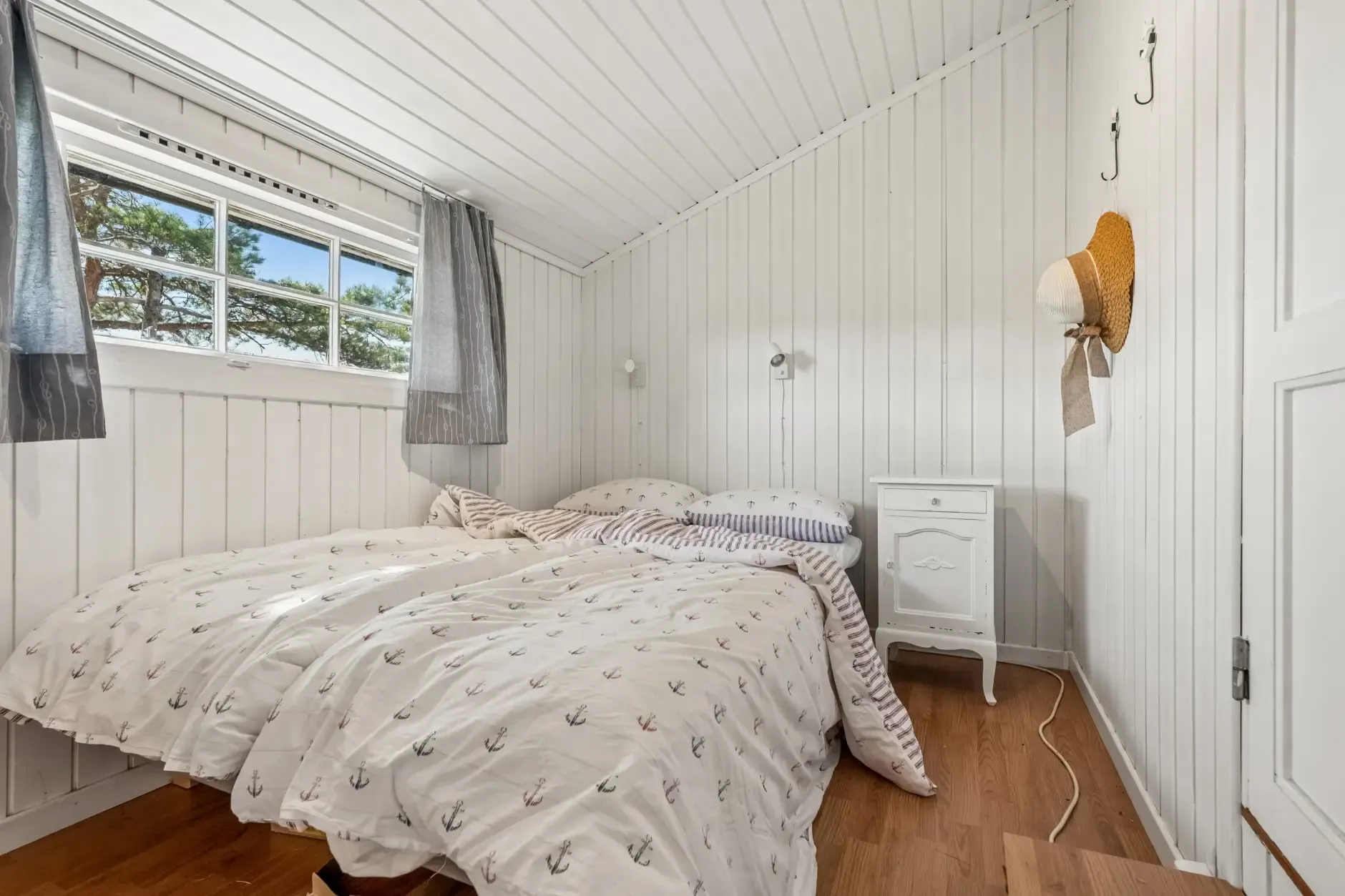 Norsk feriebolig fra 1960-tallet med privat brygge og vidstrakt tomt - Vis bilde 12 av 41