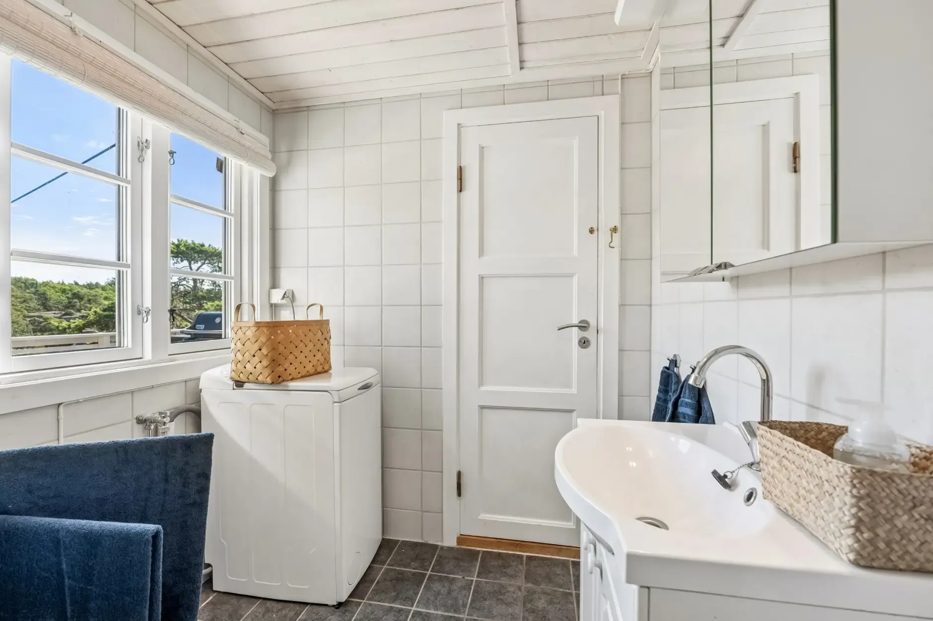 Norsk feriebolig fra 1960-tallet med privat brygge og vidstrakt tomt - Vis bilde 14 av 41