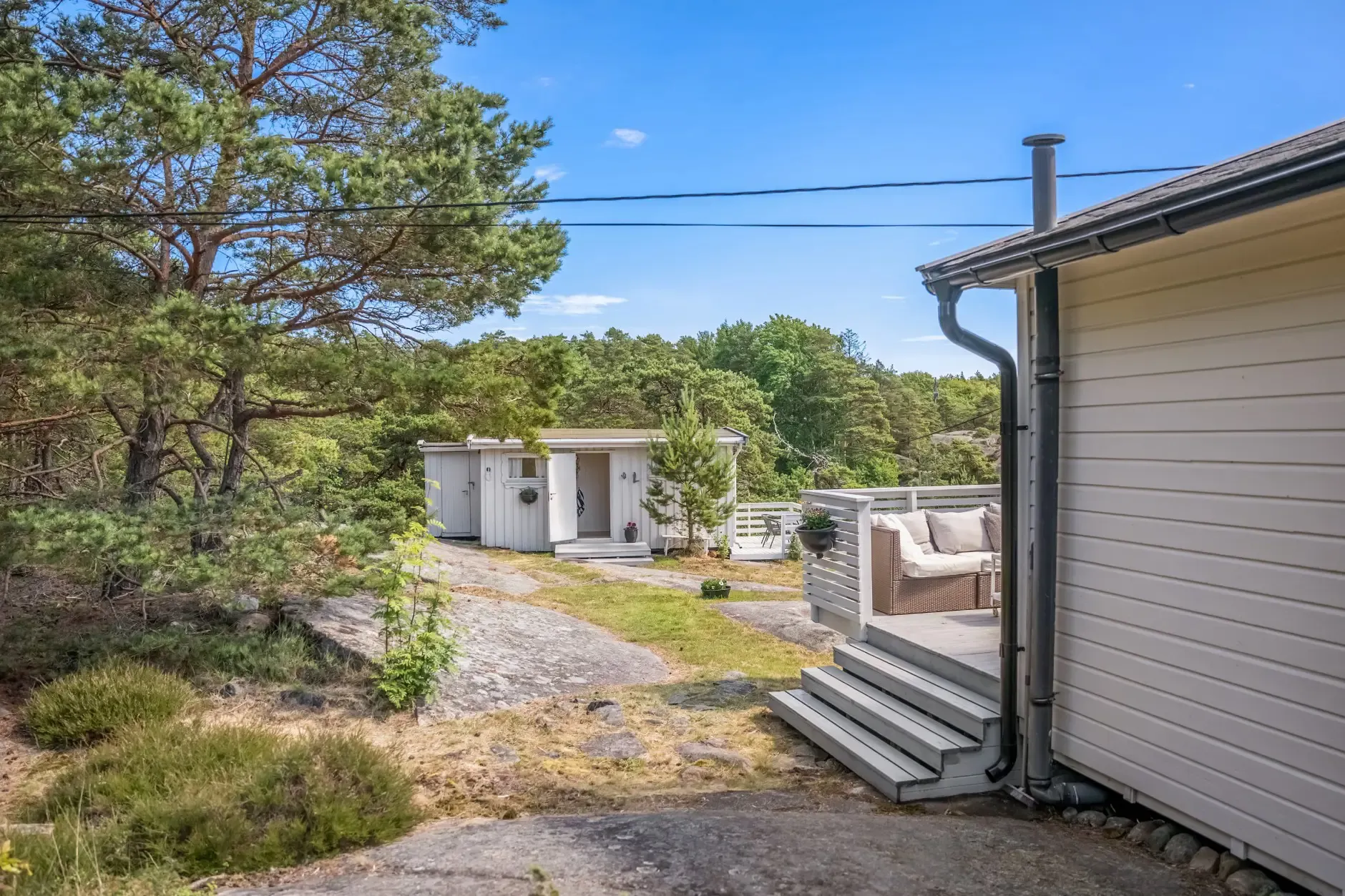 Norsk feriebolig fra 1960-tallet med privat brygge og vidstrakt tomt - Vis bilde 16 av 41