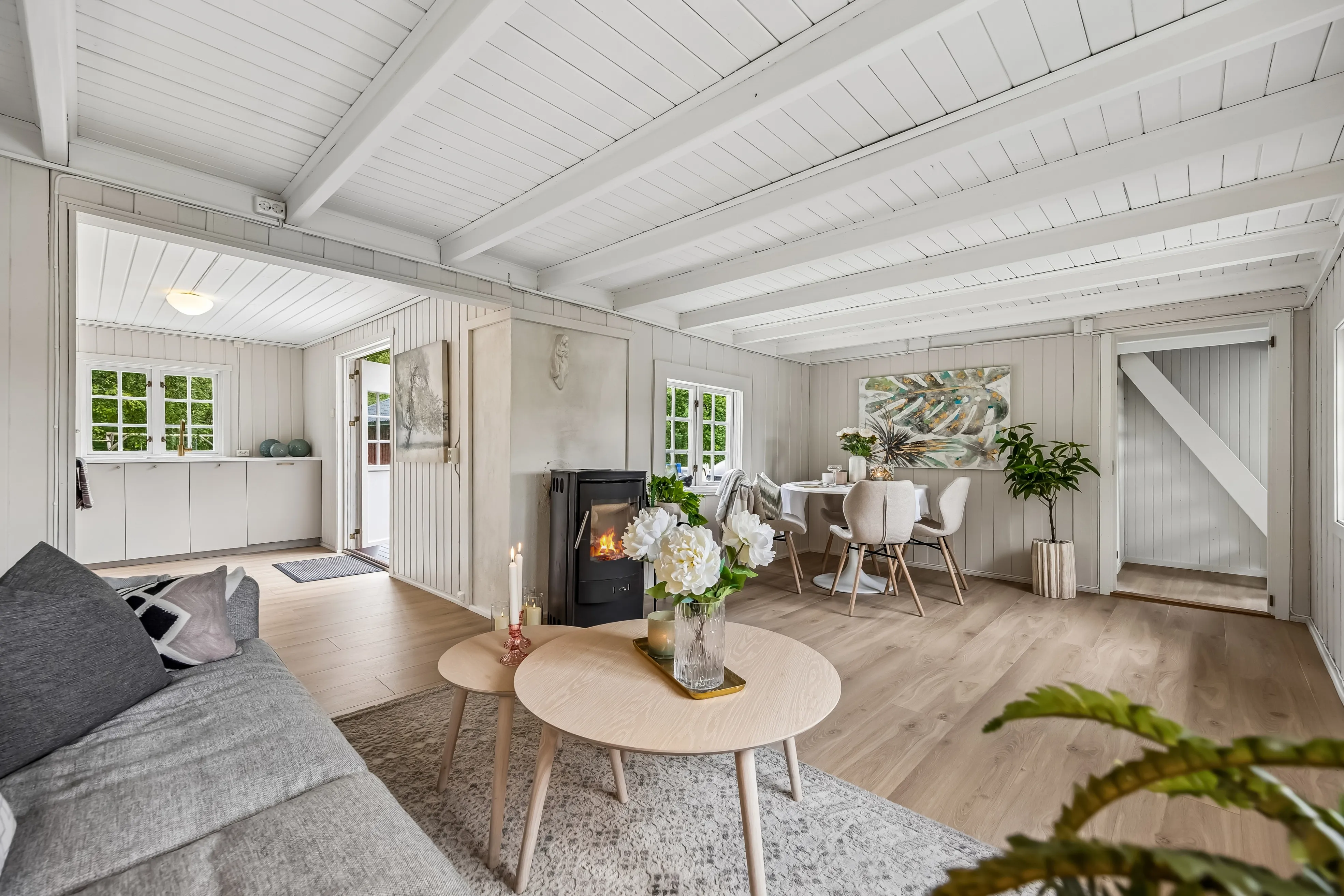 Casa di campagna a Vikhammer degli anni ’30 con giardino e cucina moderna - Visualizza immagine 7 di 38