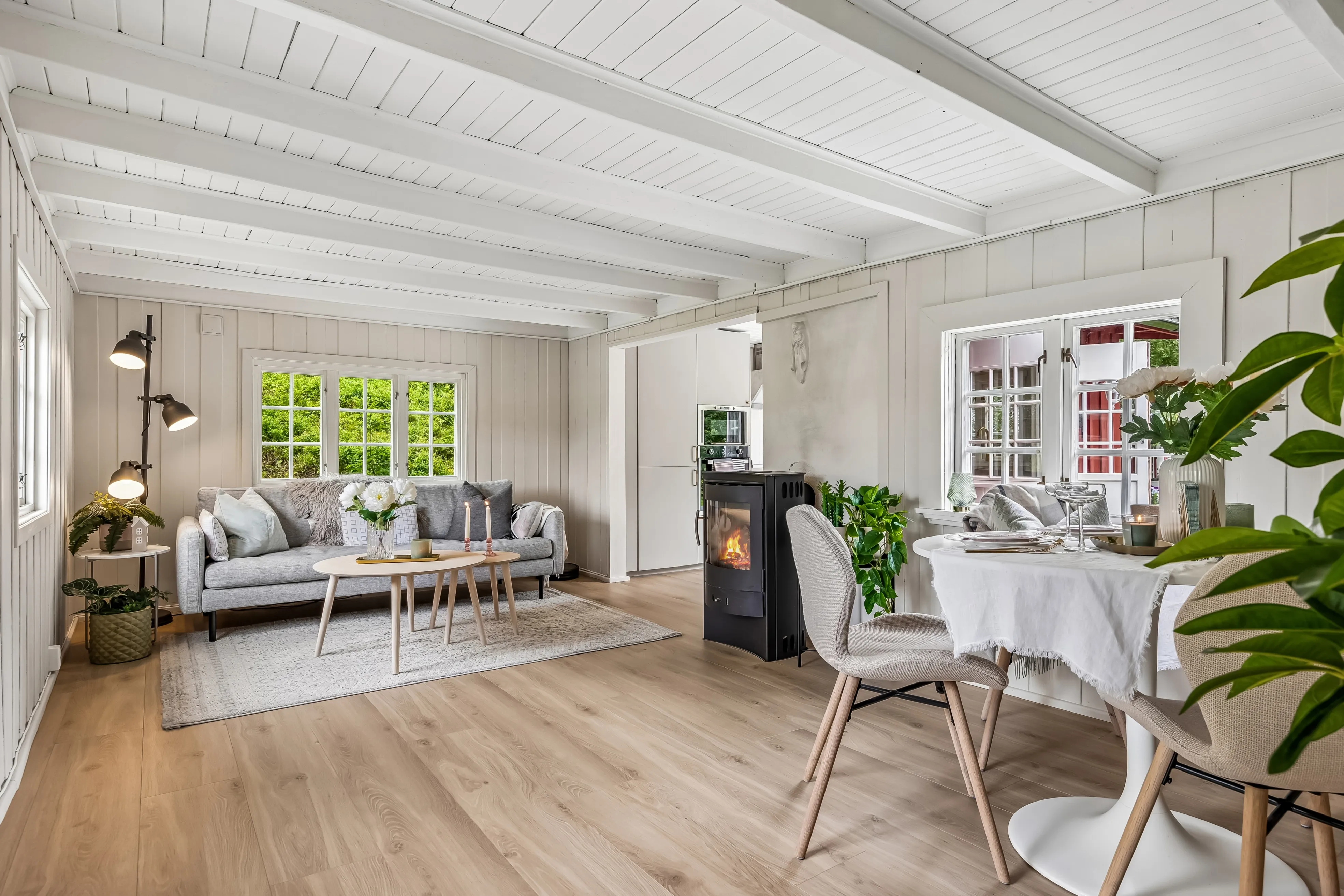 Casa di campagna a Vikhammer degli anni ’30 con giardino e cucina moderna - Visualizza immagine 8 di 38